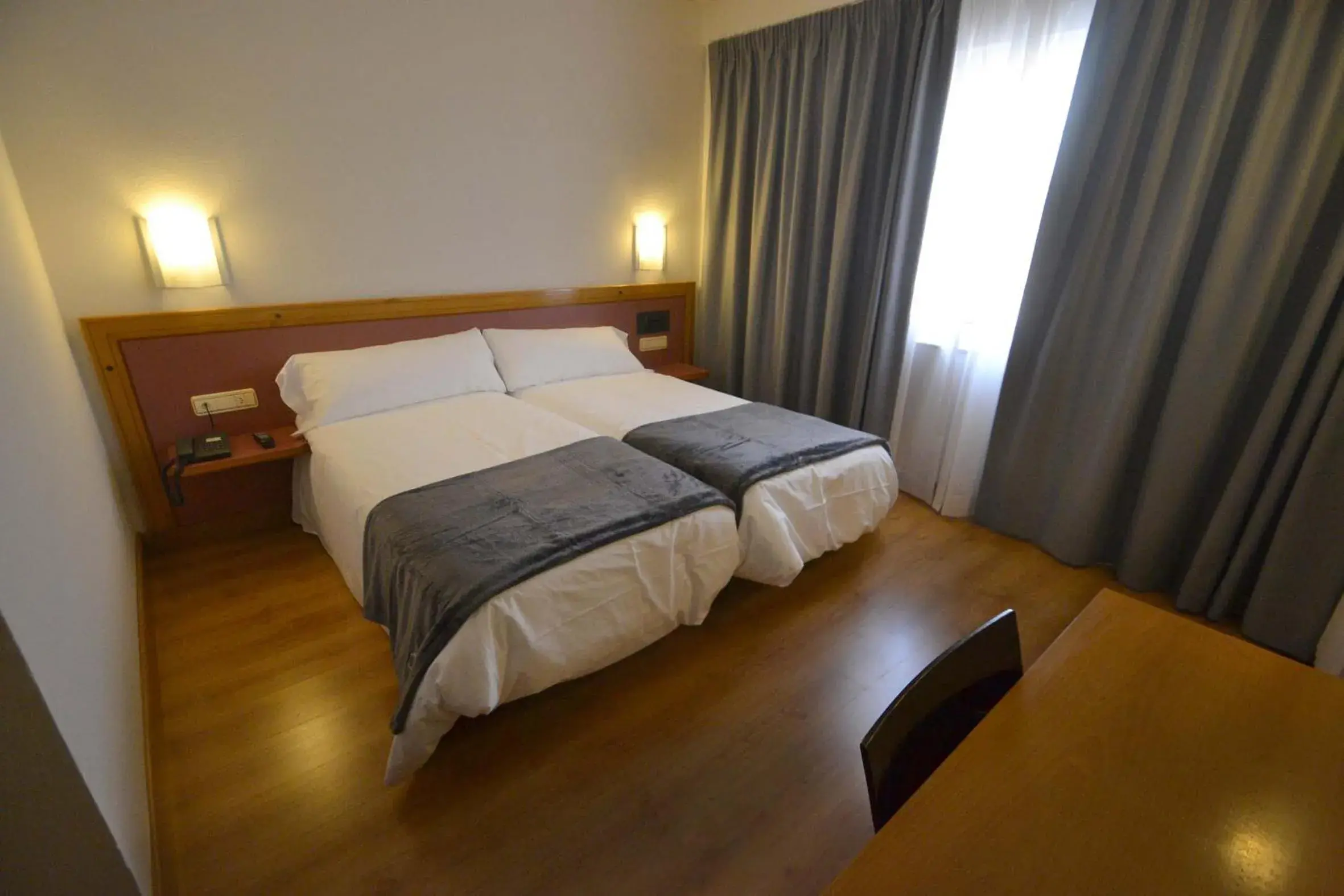Twin Room in Hotel Brujas De Irues Twin Room in Hotel Brujas De Irues