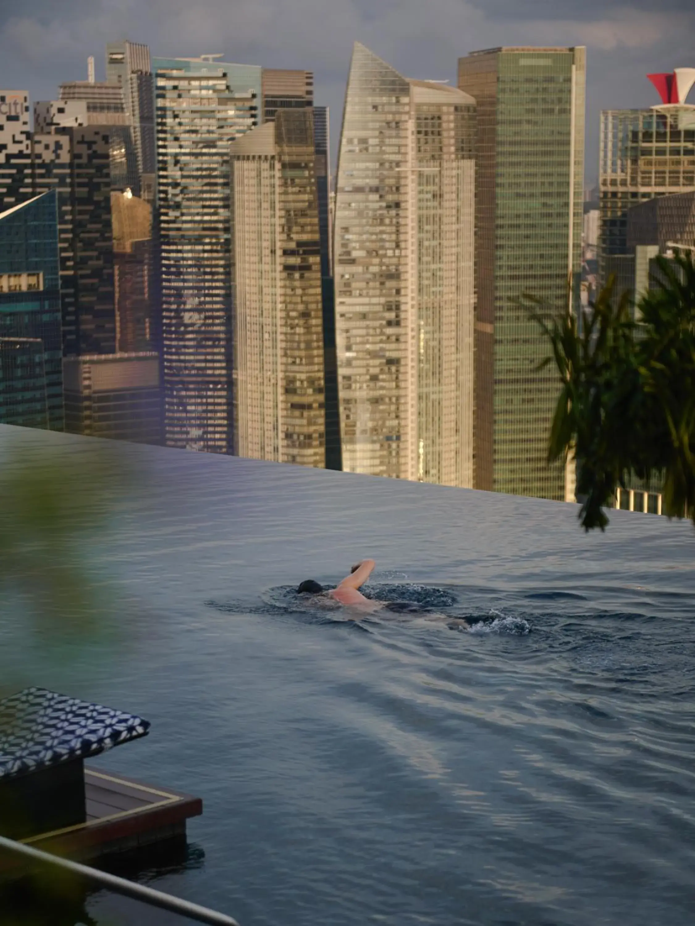 Swimming pool in Marina Bay Sands Swimming pool in Marina Bay Sands
