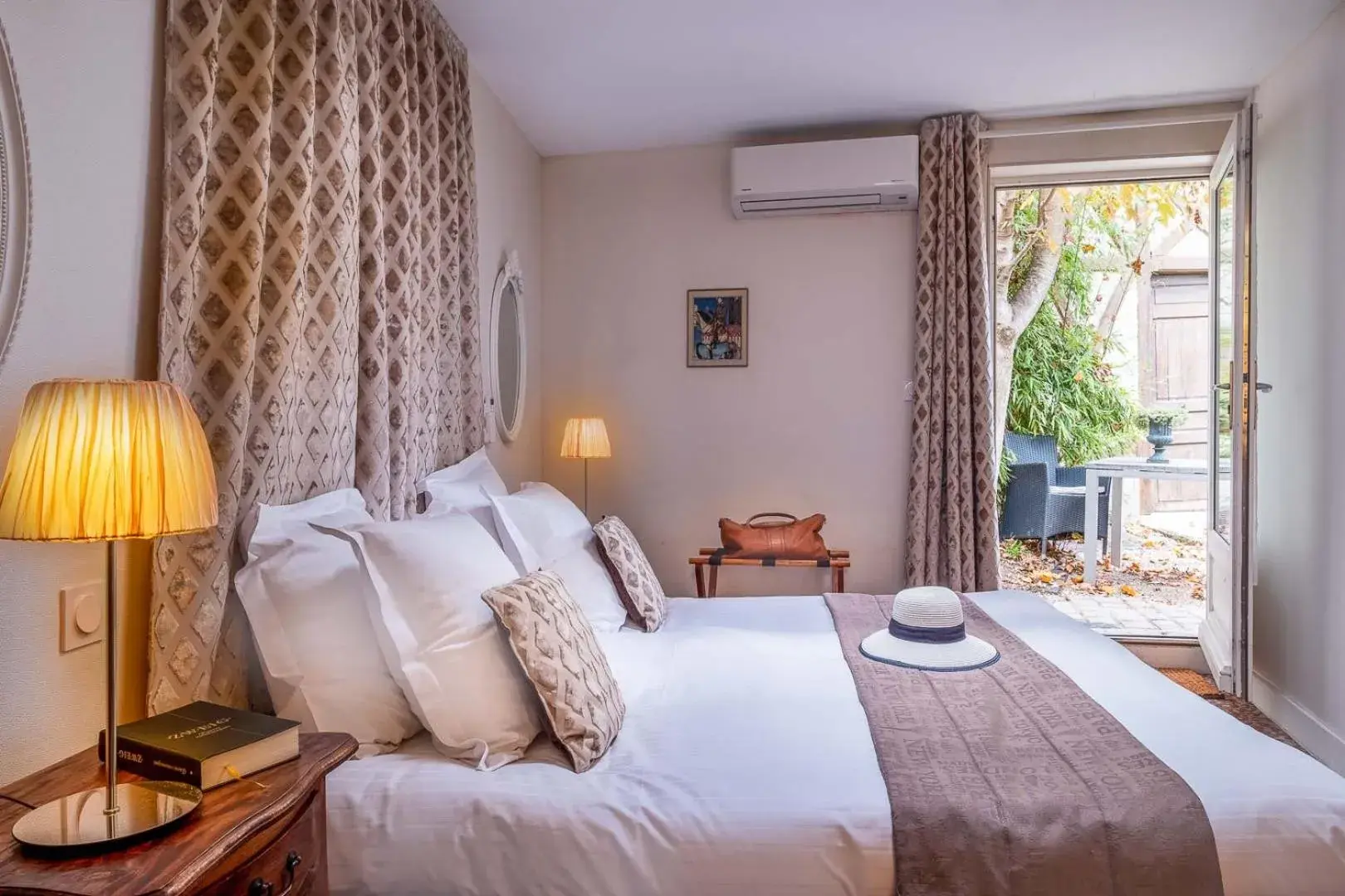 Classic Double Room in Le Pavillon des Lys - Hôtel Particulier Classic Double Room in Le Pavillon des Lys - Hôtel Particulier