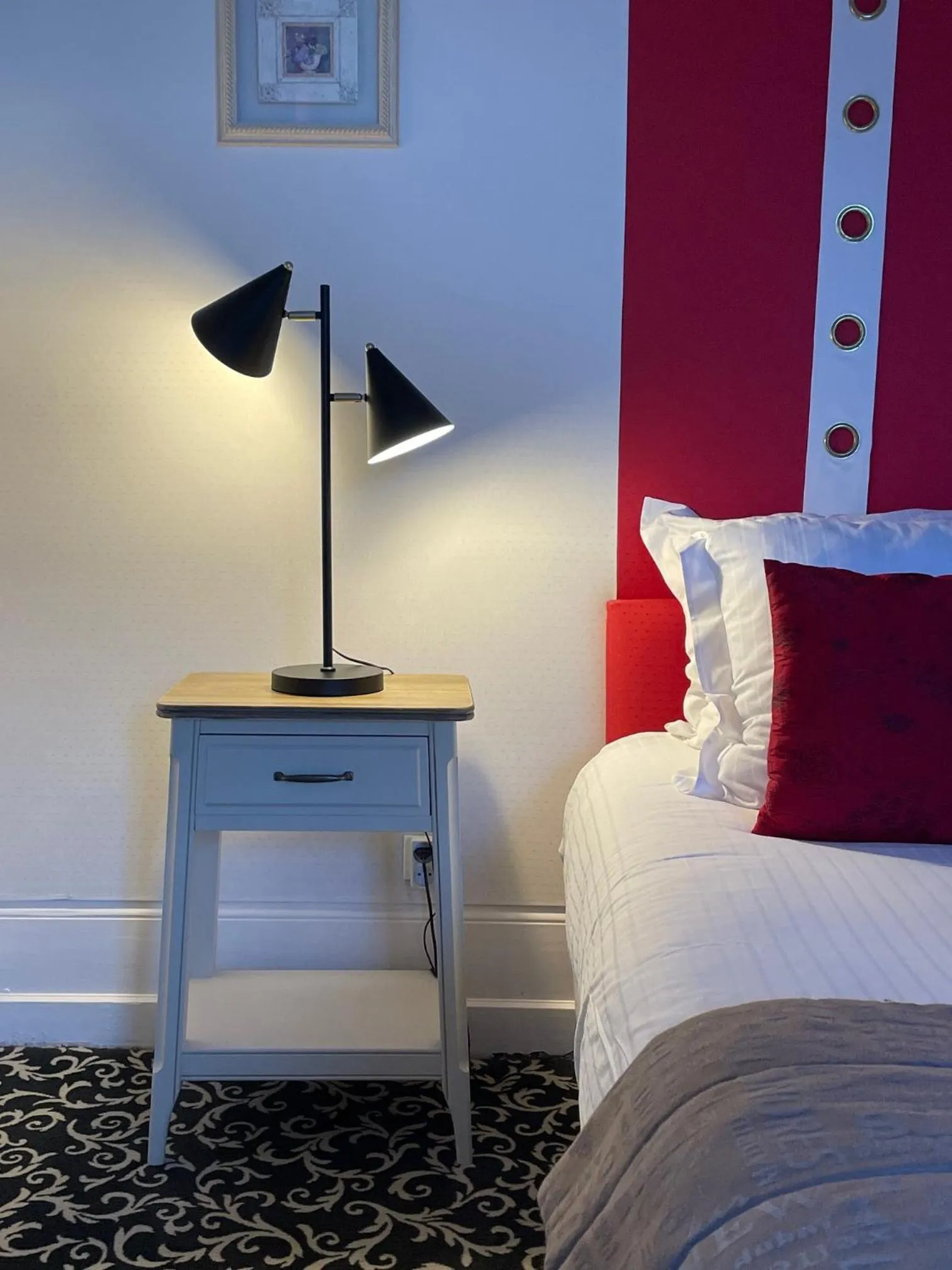 Bedroom, Bed in Hôtel Le Pavillon des Lys - Amboise Centre