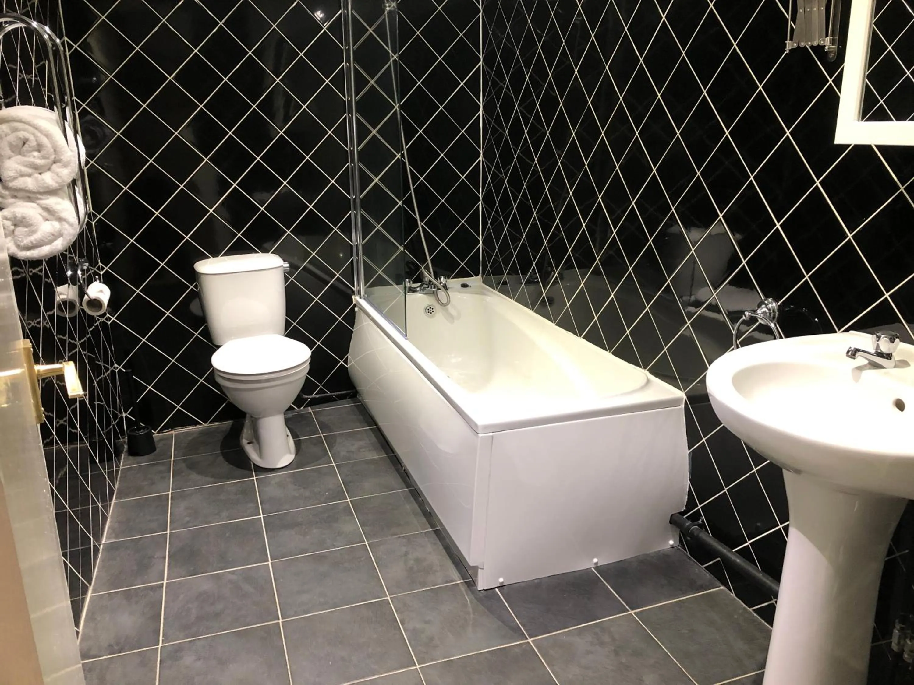 Bathroom in The Sycamore Inn