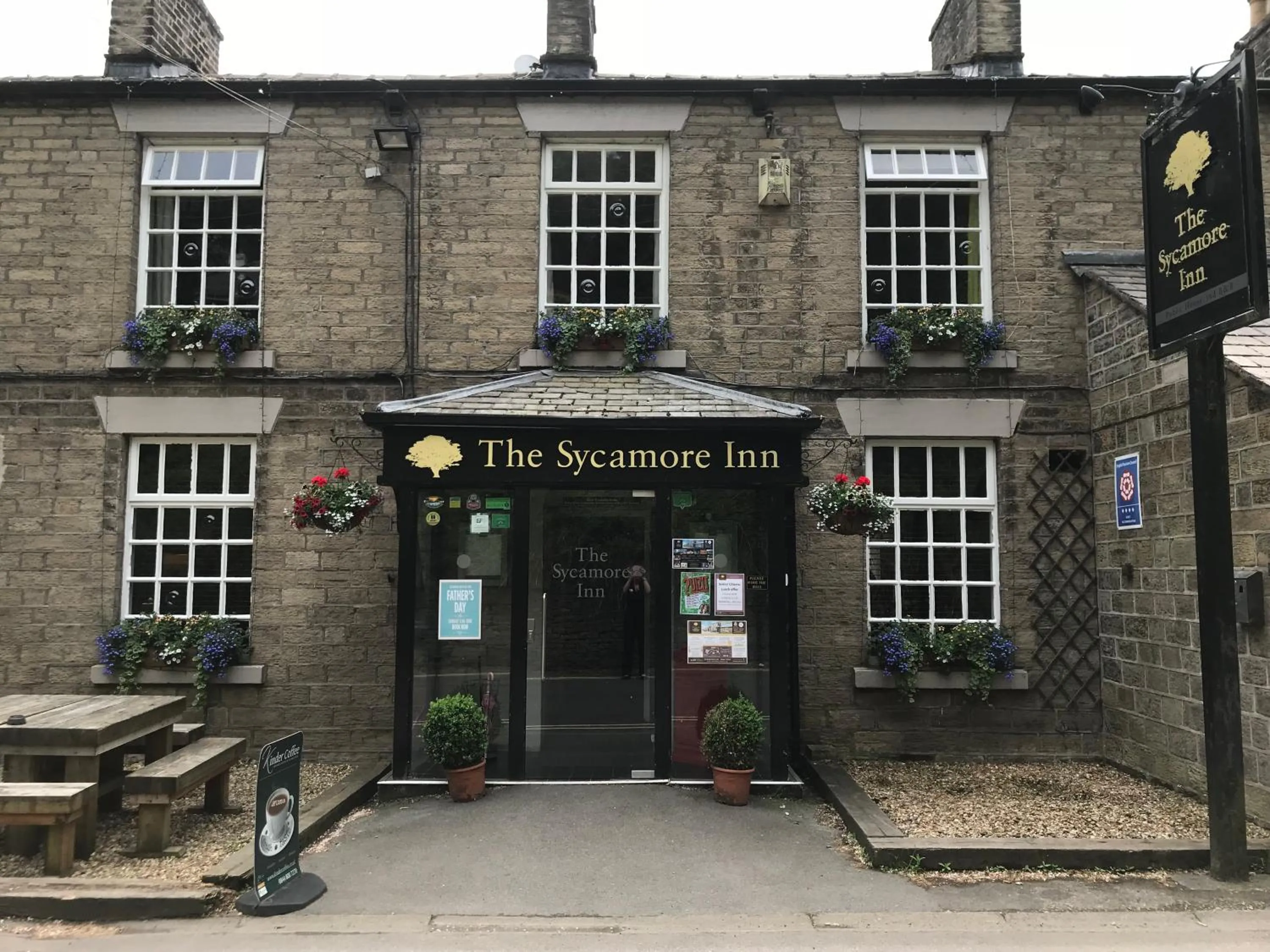 Facade/entrance in The Sycamore Inn