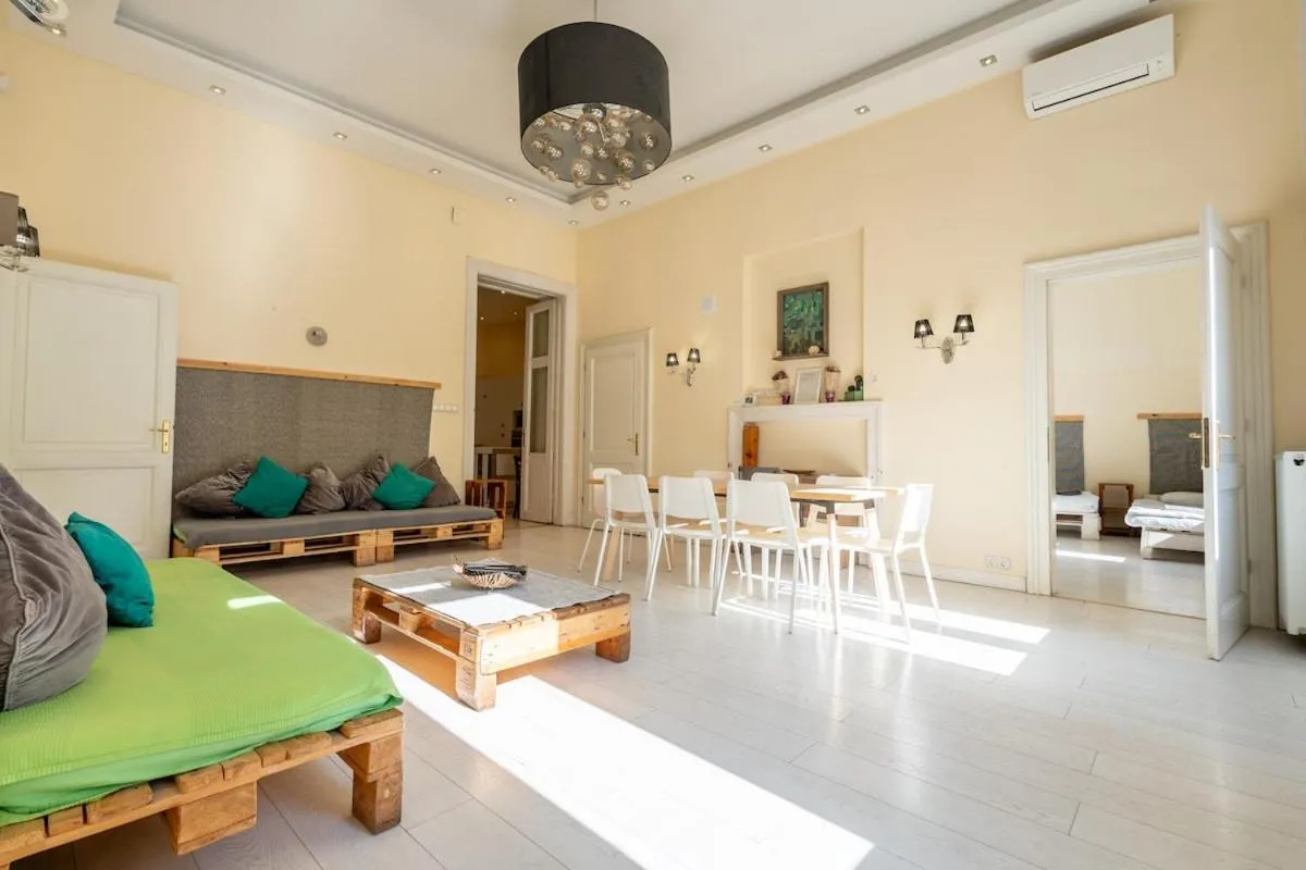Jozsef63 Apartment