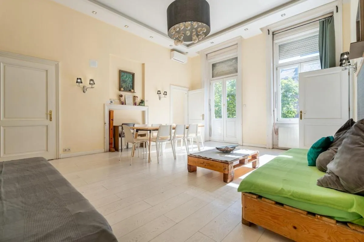 Jozsef63 Apartment