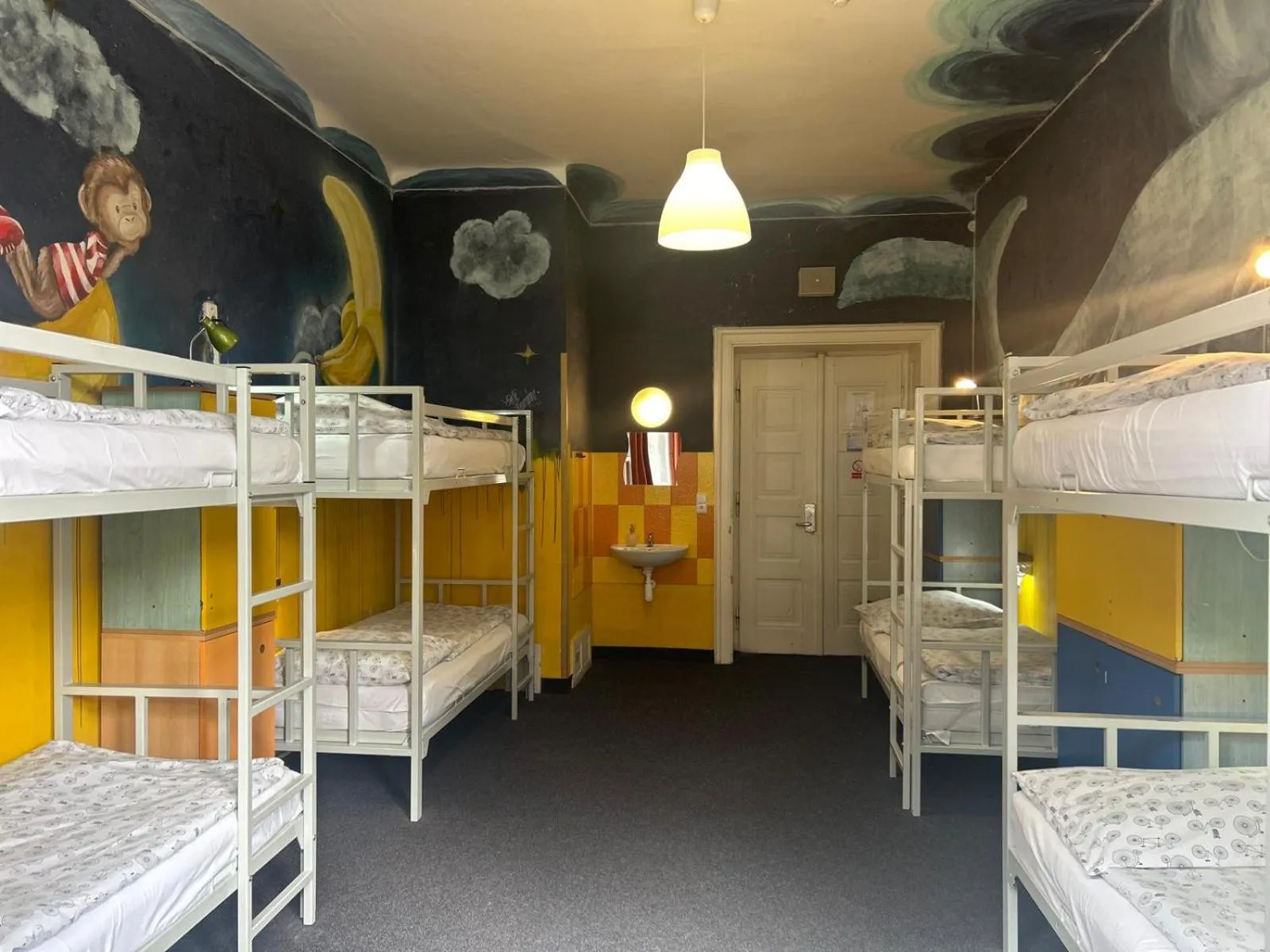 Photo of the whole room, Bed in Hostel Downtown