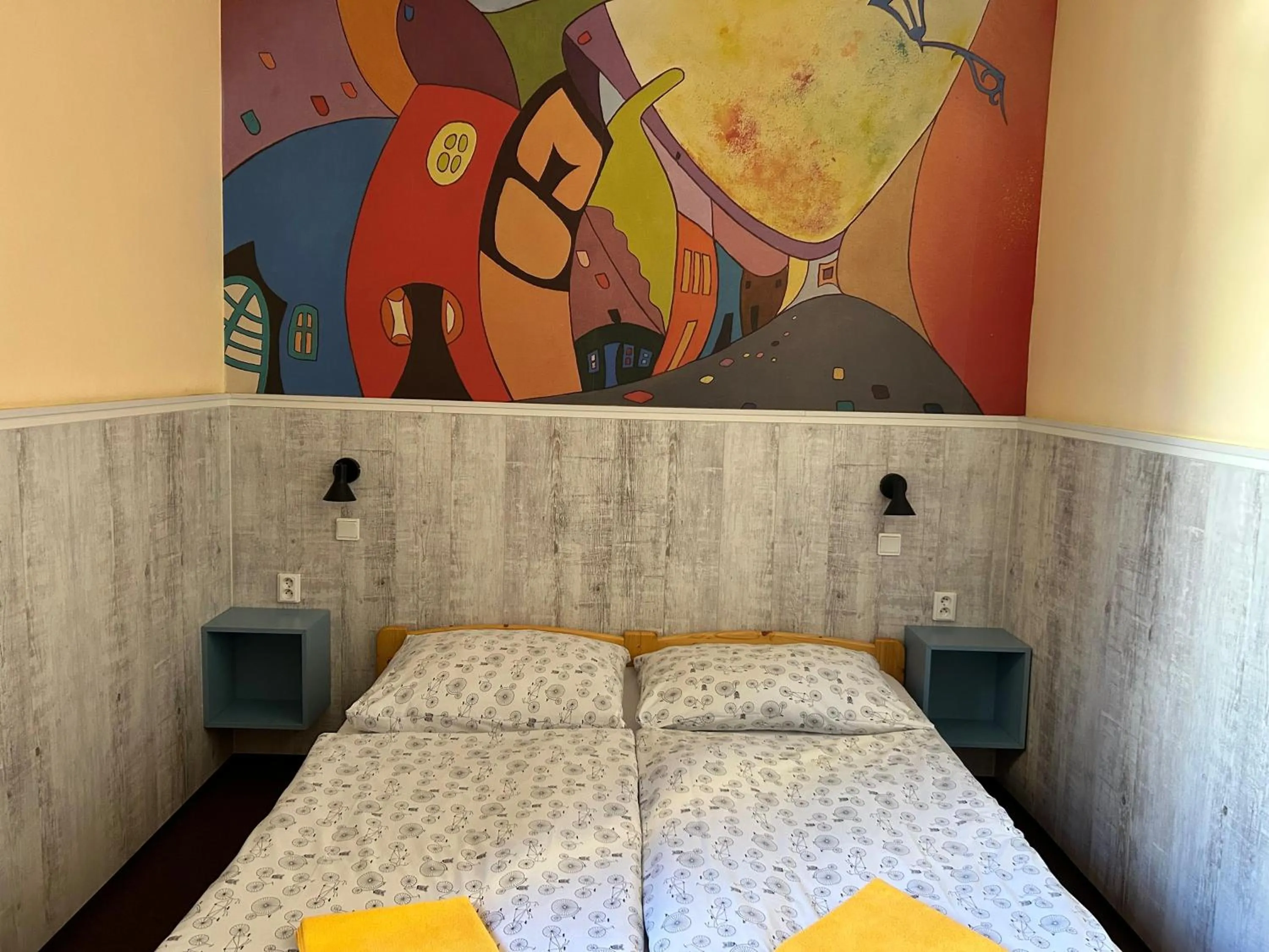 Bed in Hostel Downtown