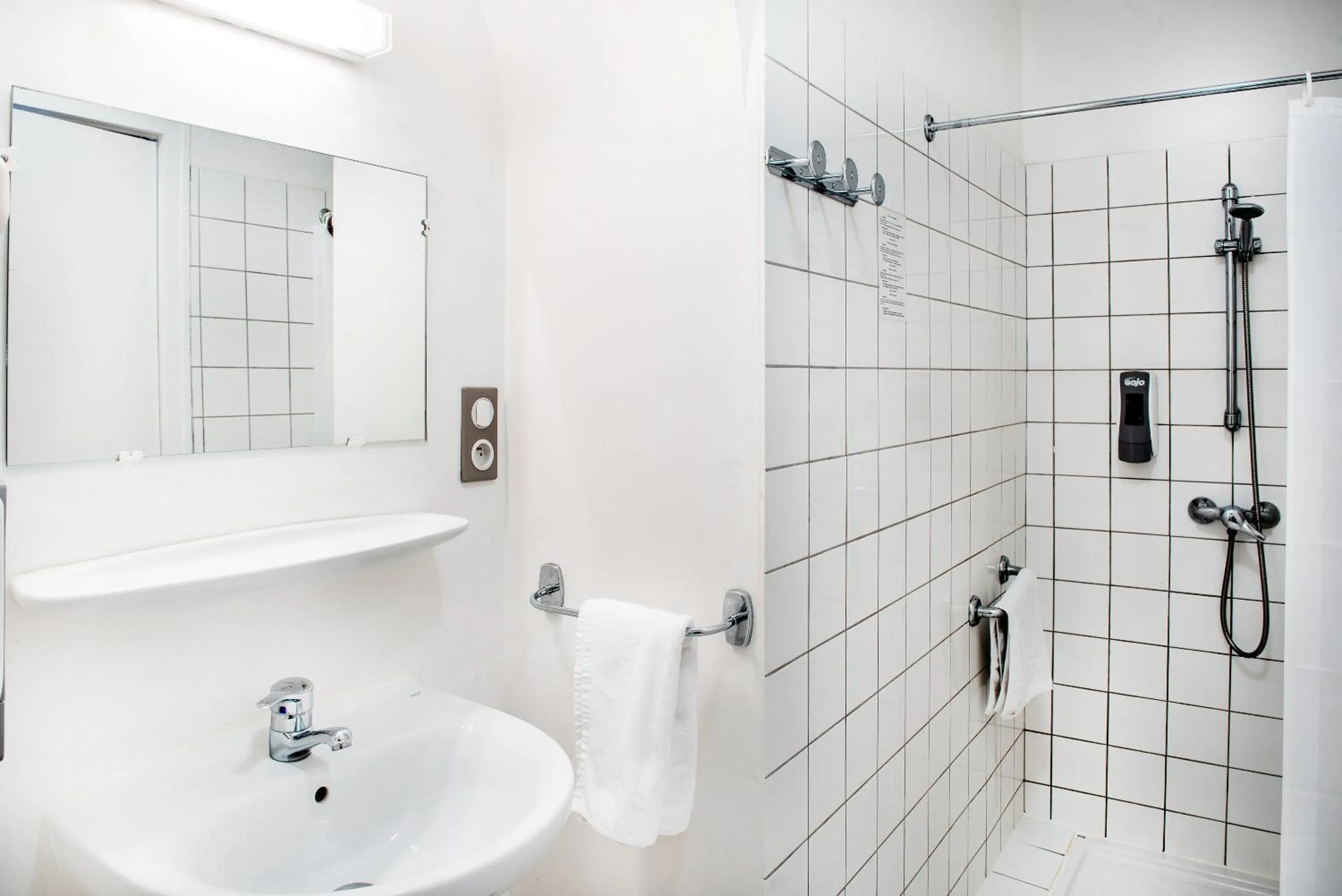 Bathroom in Hôtel Métropole