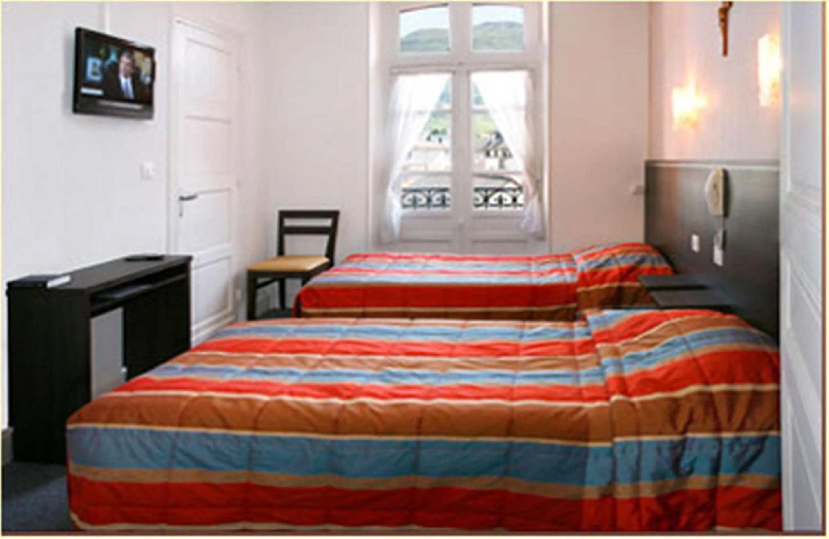 Bedroom, Bed in Hôtel Métropole