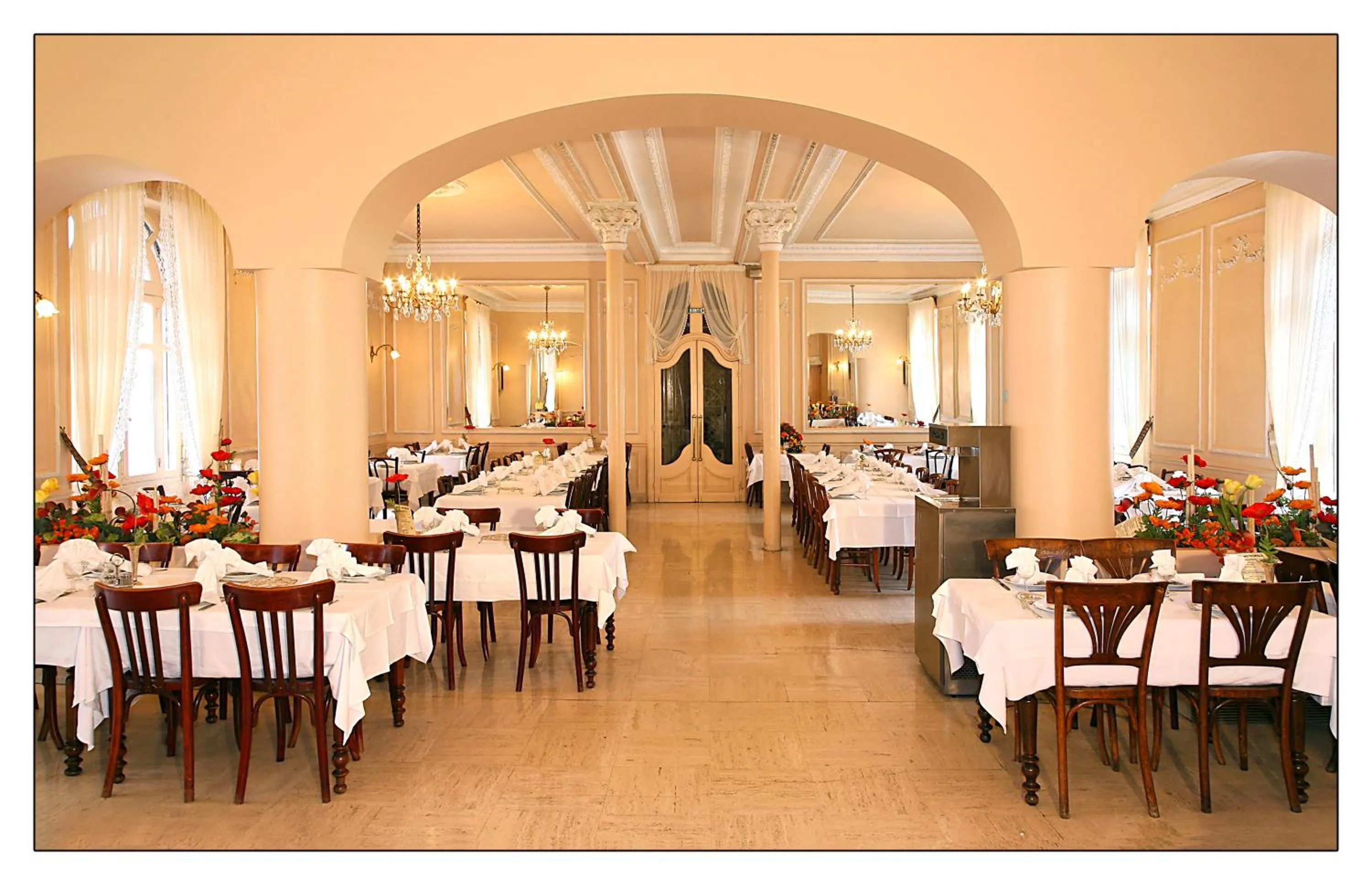 Restaurant/places to eat in Hôtel Métropole