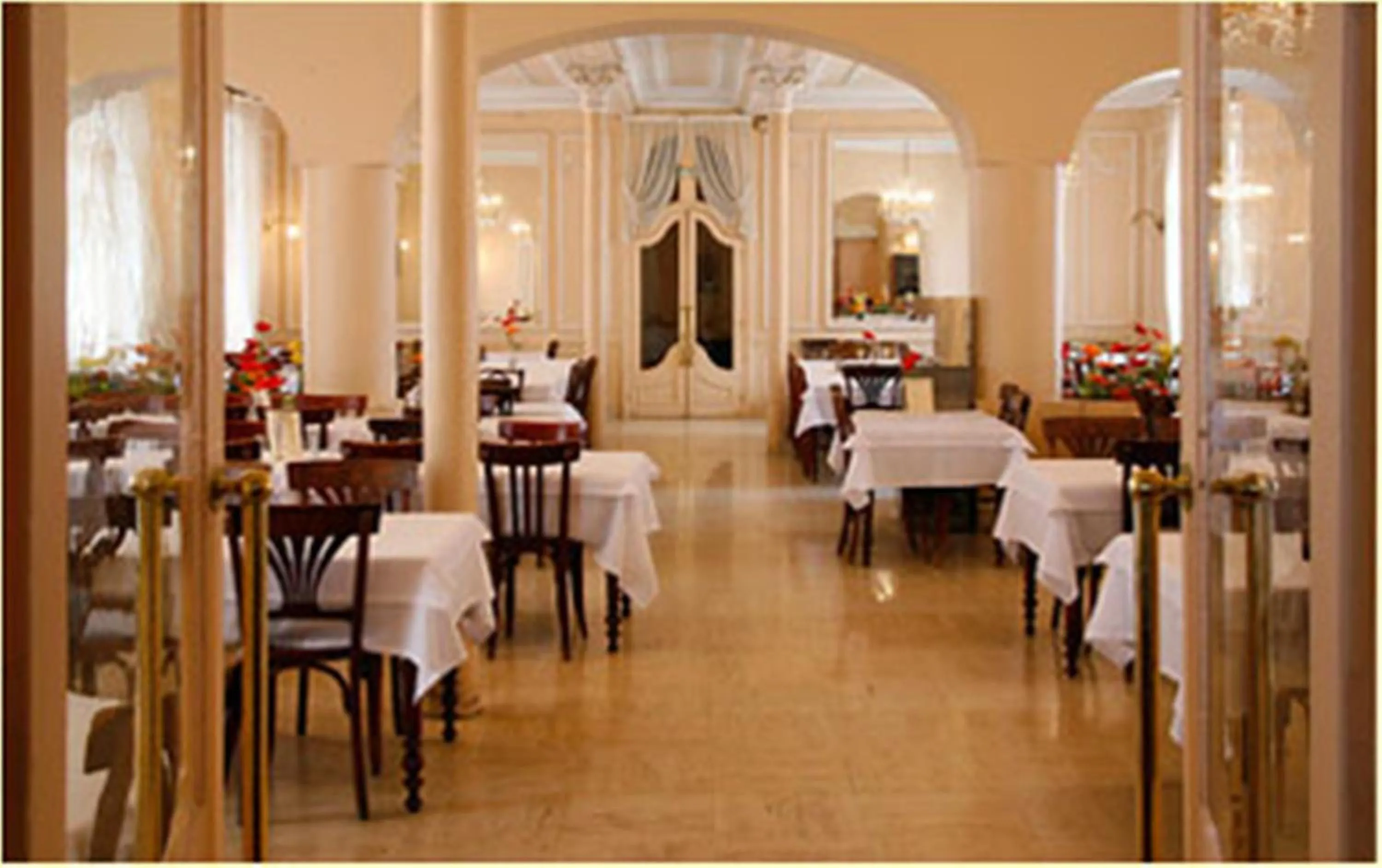 Restaurant/places to eat in Hôtel Métropole