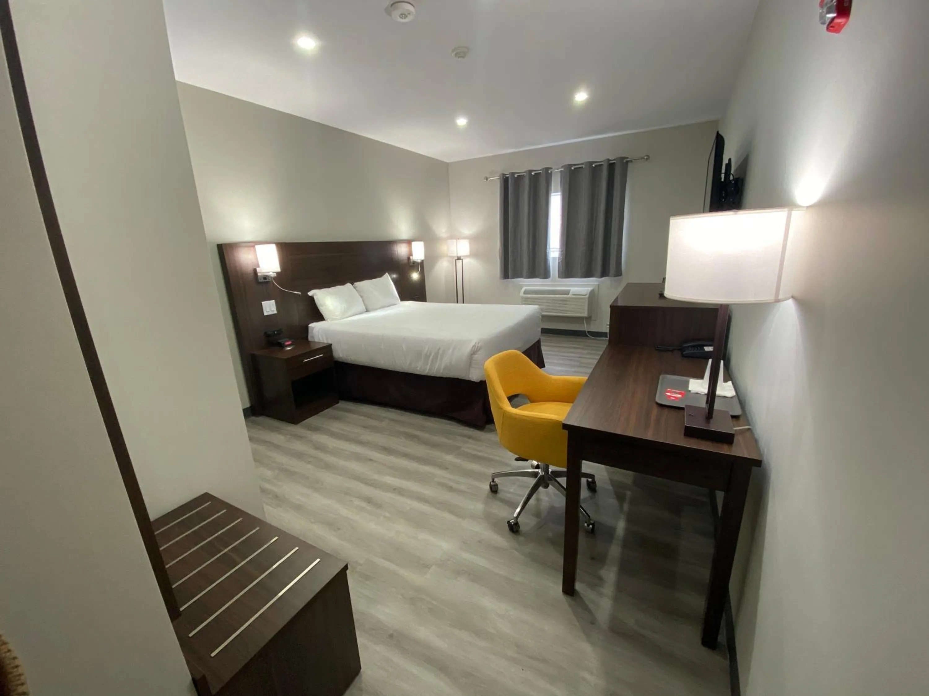 acessibility, Bed in Econo Lodge