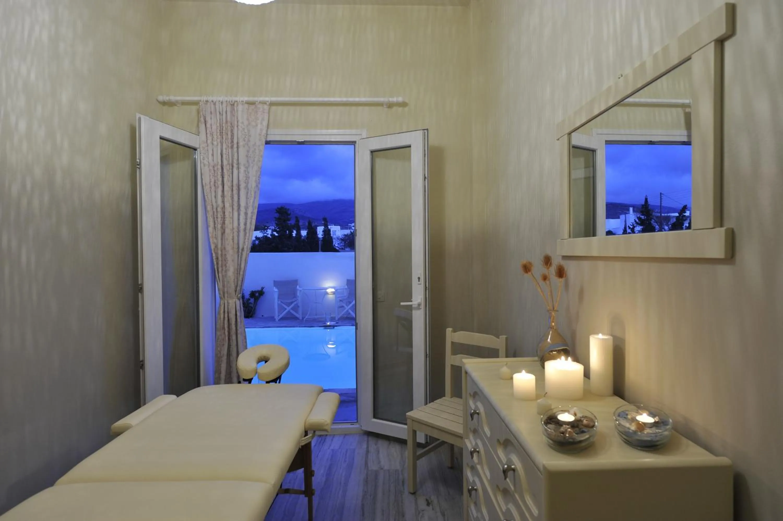 Massage, Bed in Aphrodite Boutique Hotel