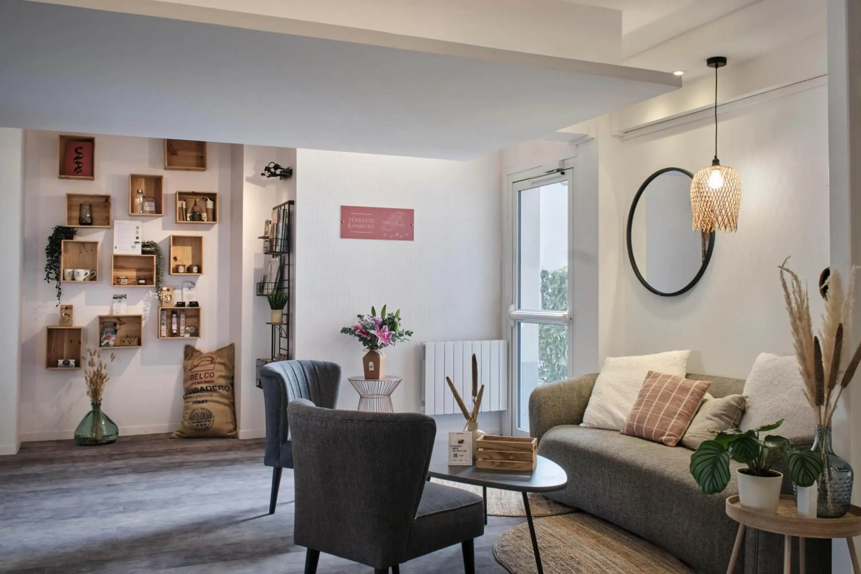 Lobby or reception in The Originals City, Le Beaujoire, Nantes - En face du Parc des Expositions et face au Stade Beaujoire Lobby or reception in The Originals City, Le Beaujoire, Nantes - En face du Parc des Expositions et face au Stade Beaujoire