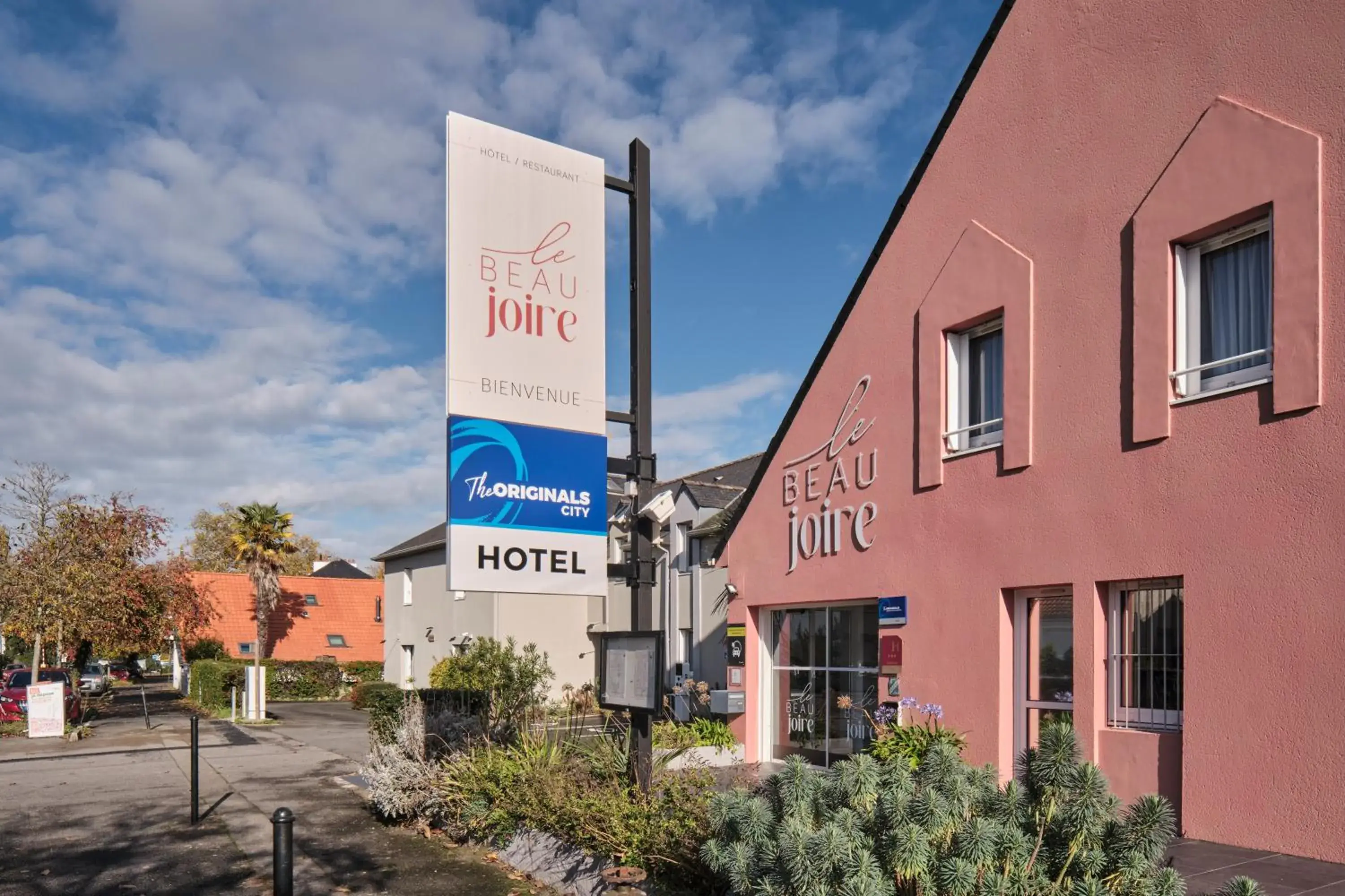 Property building in The Originals City, Le Beaujoire, Nantes - En face du Parc des Expositions et face au Stade Beaujoire Property building in The Originals City, Le Beaujoire, Nantes - En face du Parc des Expositions et face au Stade Beaujoire