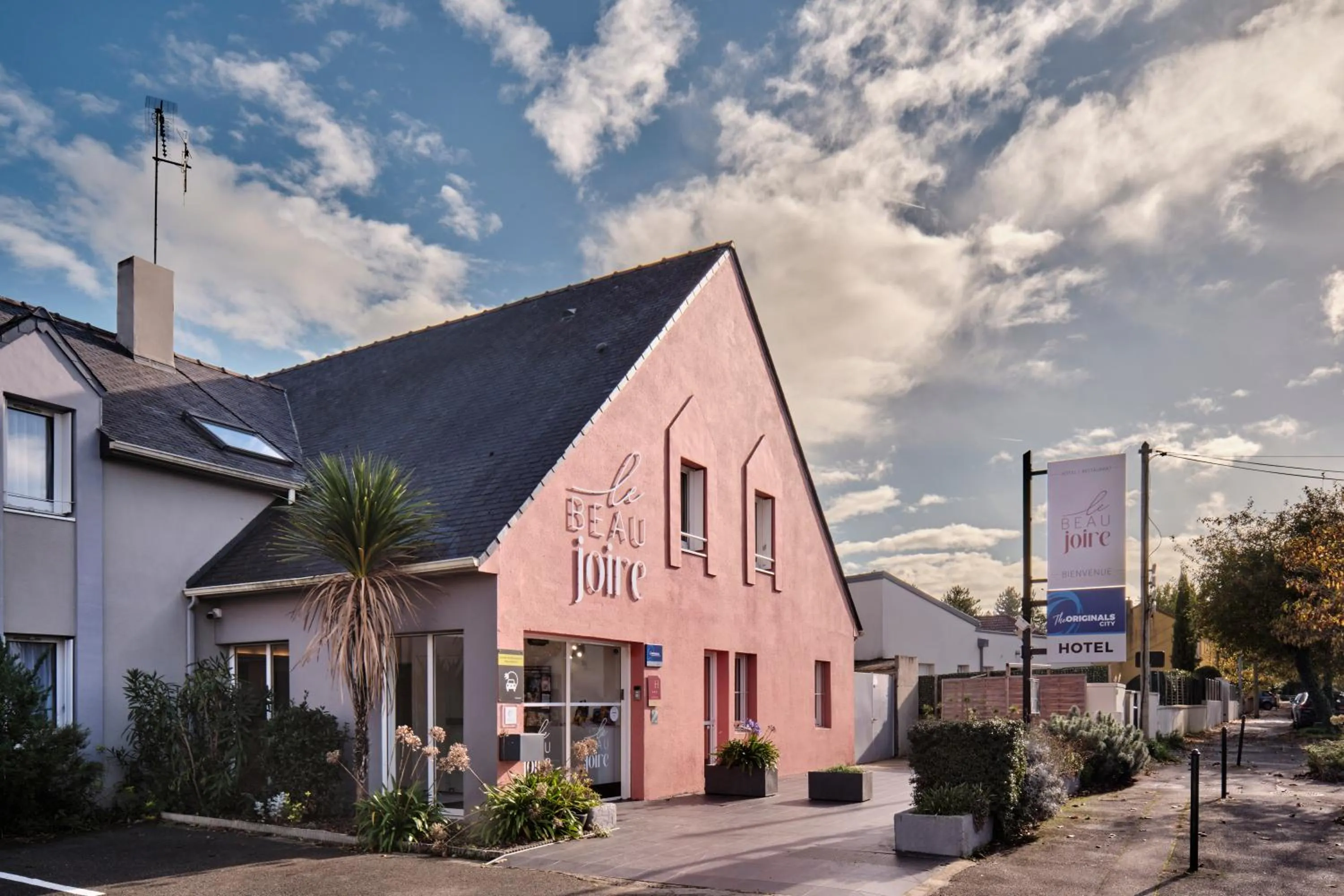 Property building in The Originals City, Le Beaujoire, Nantes - En face du Parc des Expositions et face au Stade Beaujoire