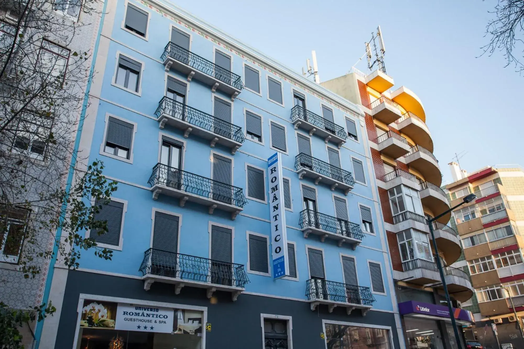 Property building in Universo Romantico Property building in Universo Romantico