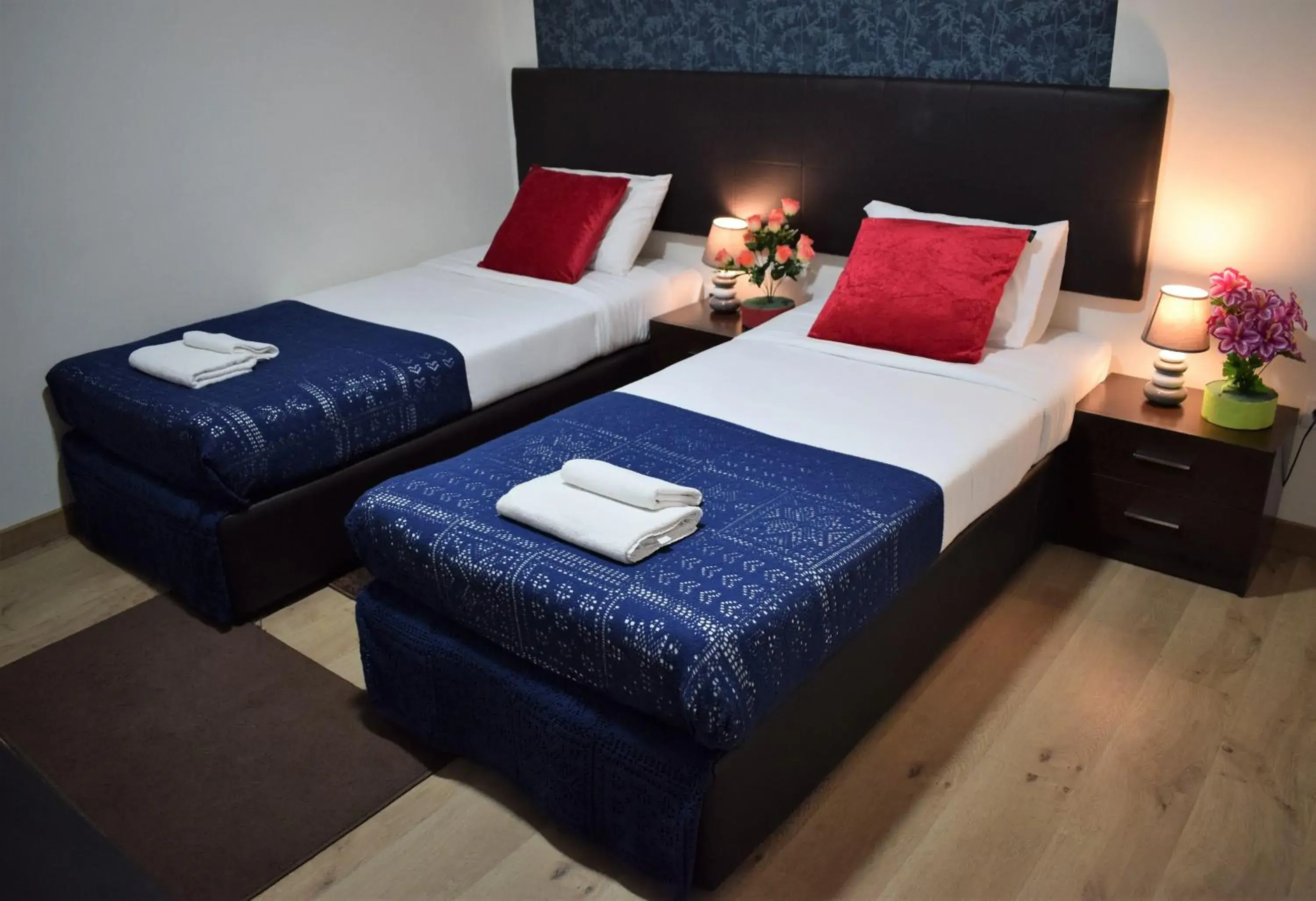 Twin Room with Shared Bathroom in Universo Romantico Twin Room with Shared Bathroom in Universo Romantico