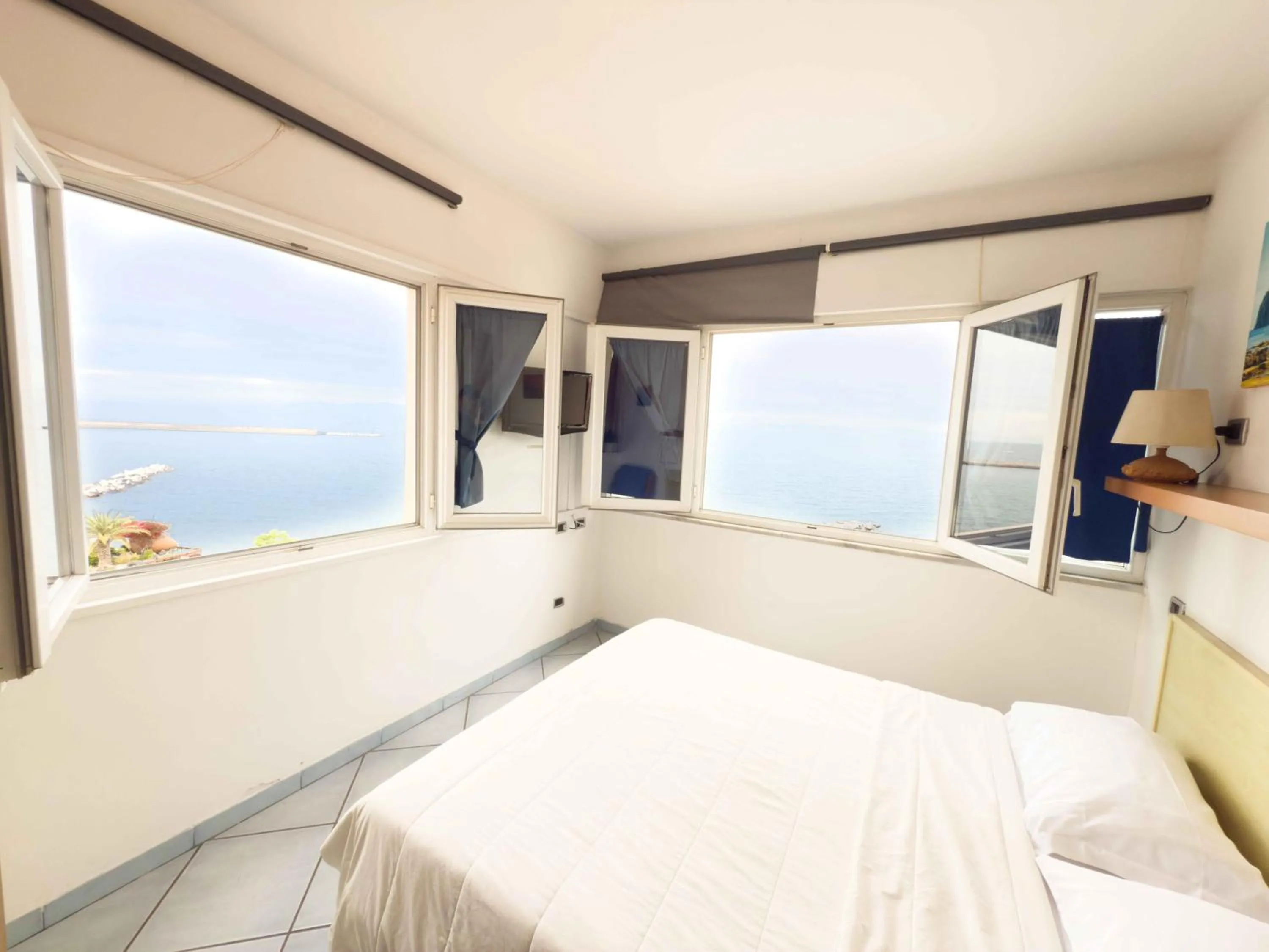 Bedroom, Bed in Excelsior Mare Suite