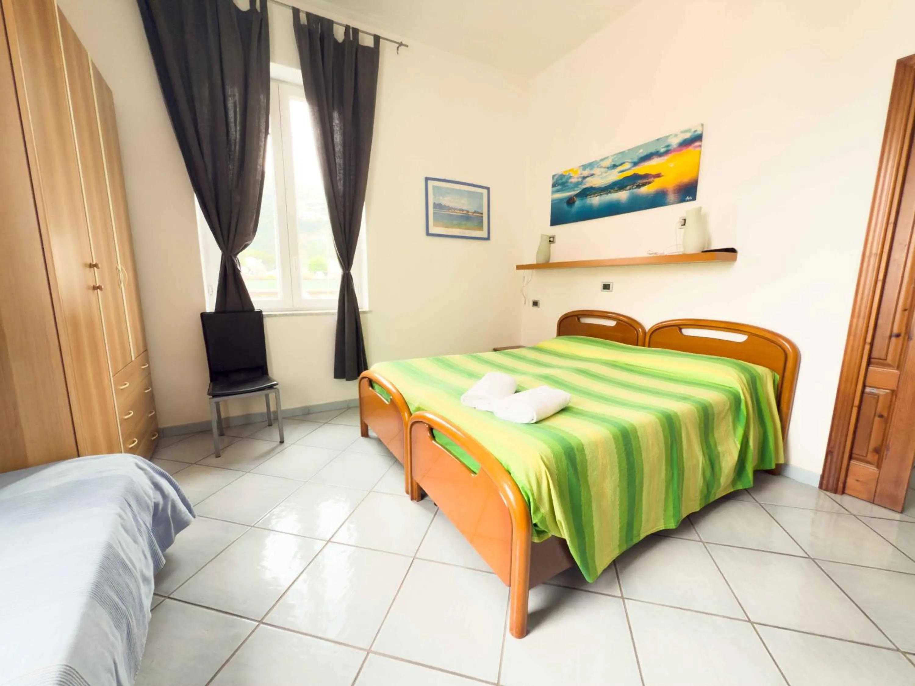 Photo of the whole room, Bed in Excelsior Mare Suite