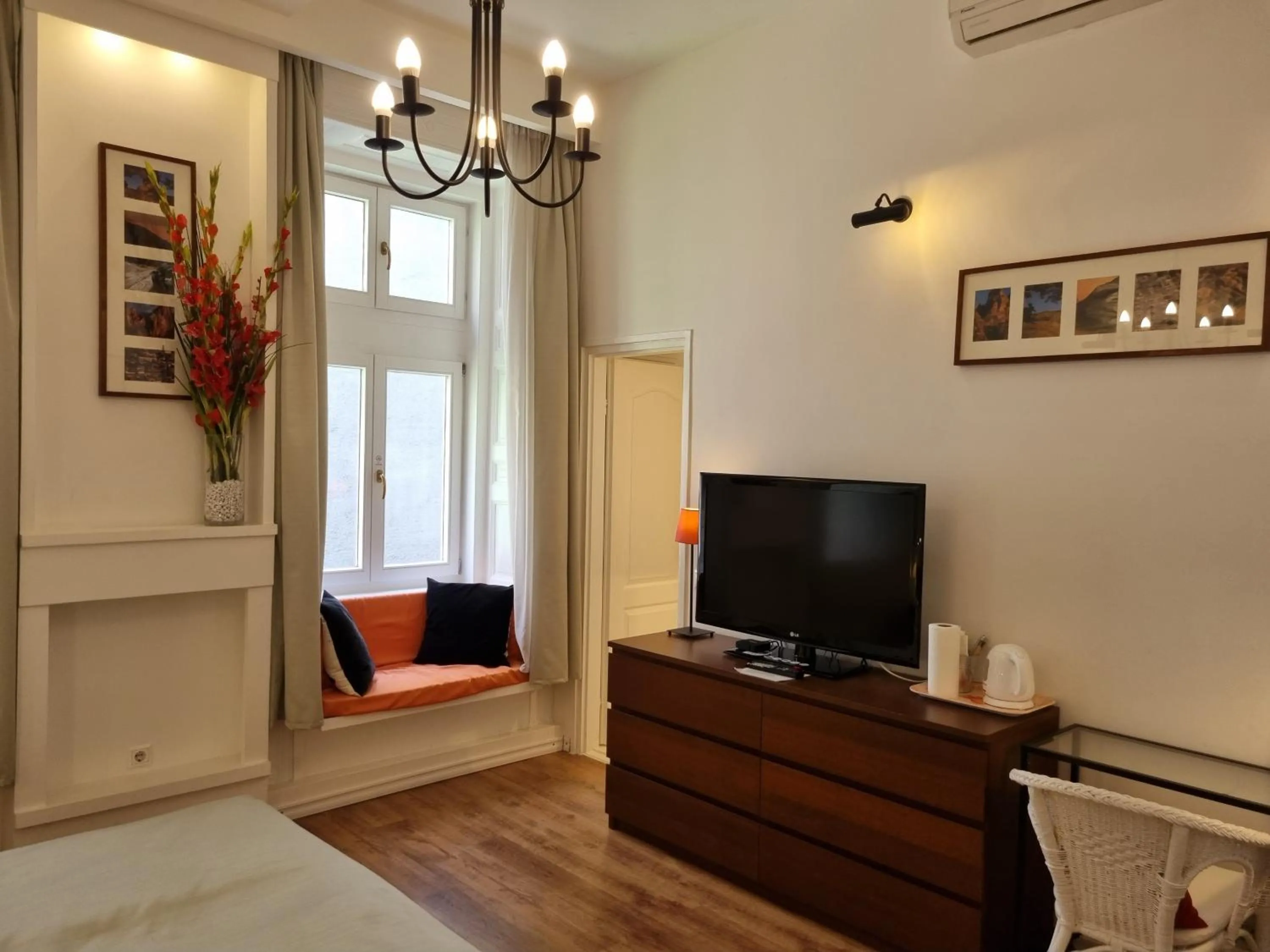 TV and multimedia in Connection Guesthouse