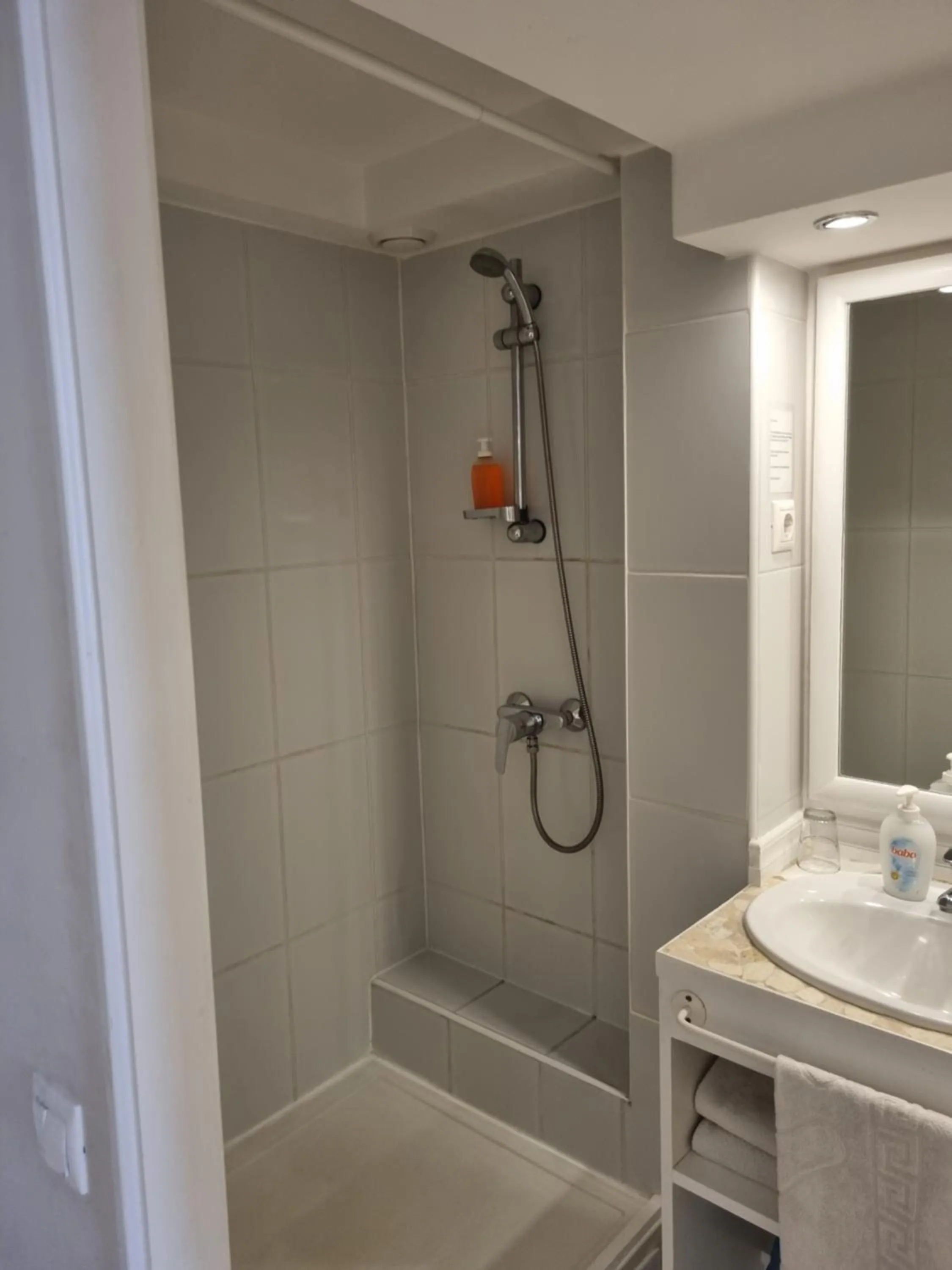 Shower in Connection Guesthouse