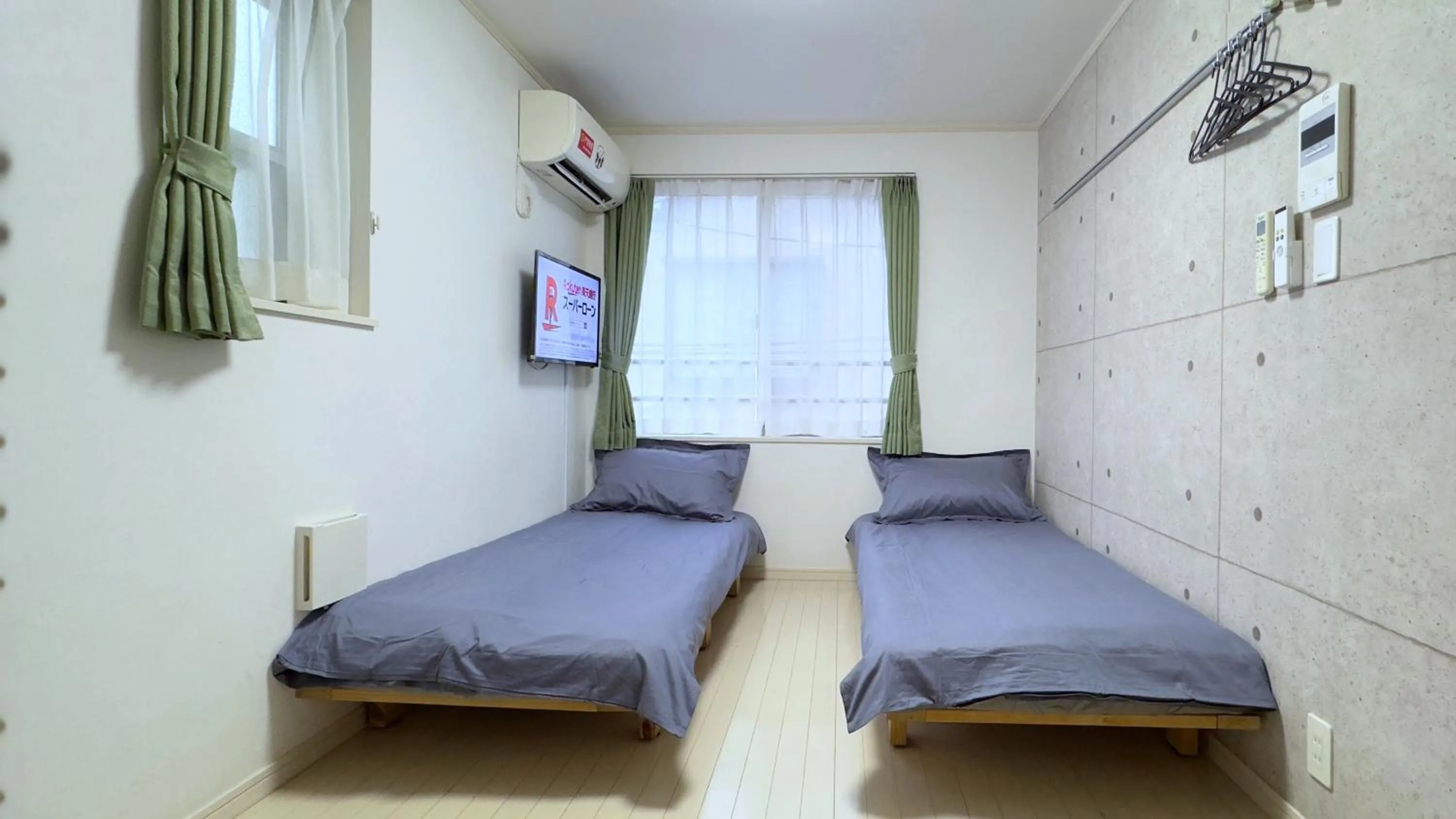 Bed in Tokyo Sakura hotel