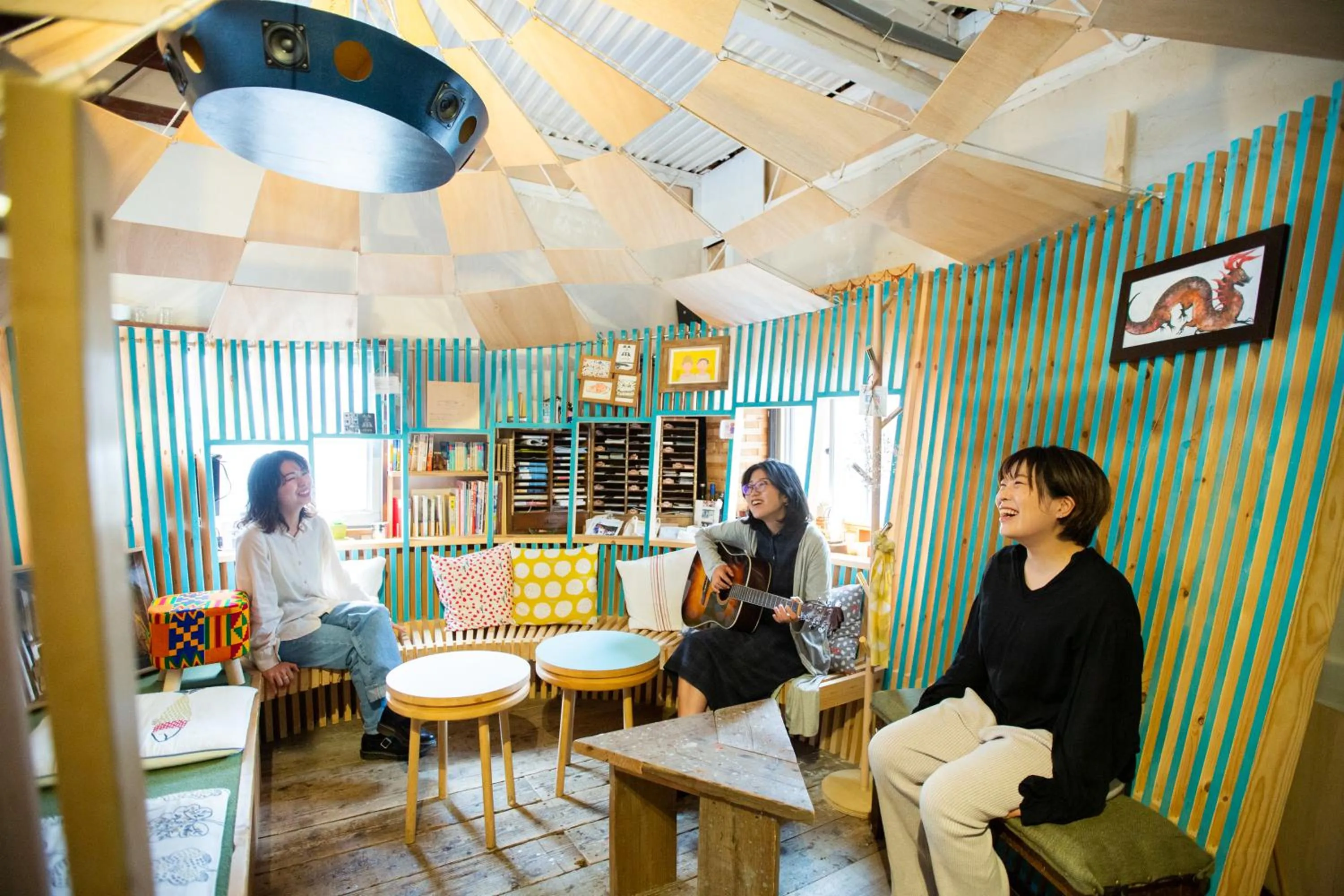 group of guests in Kobe Guesthouse MAYA