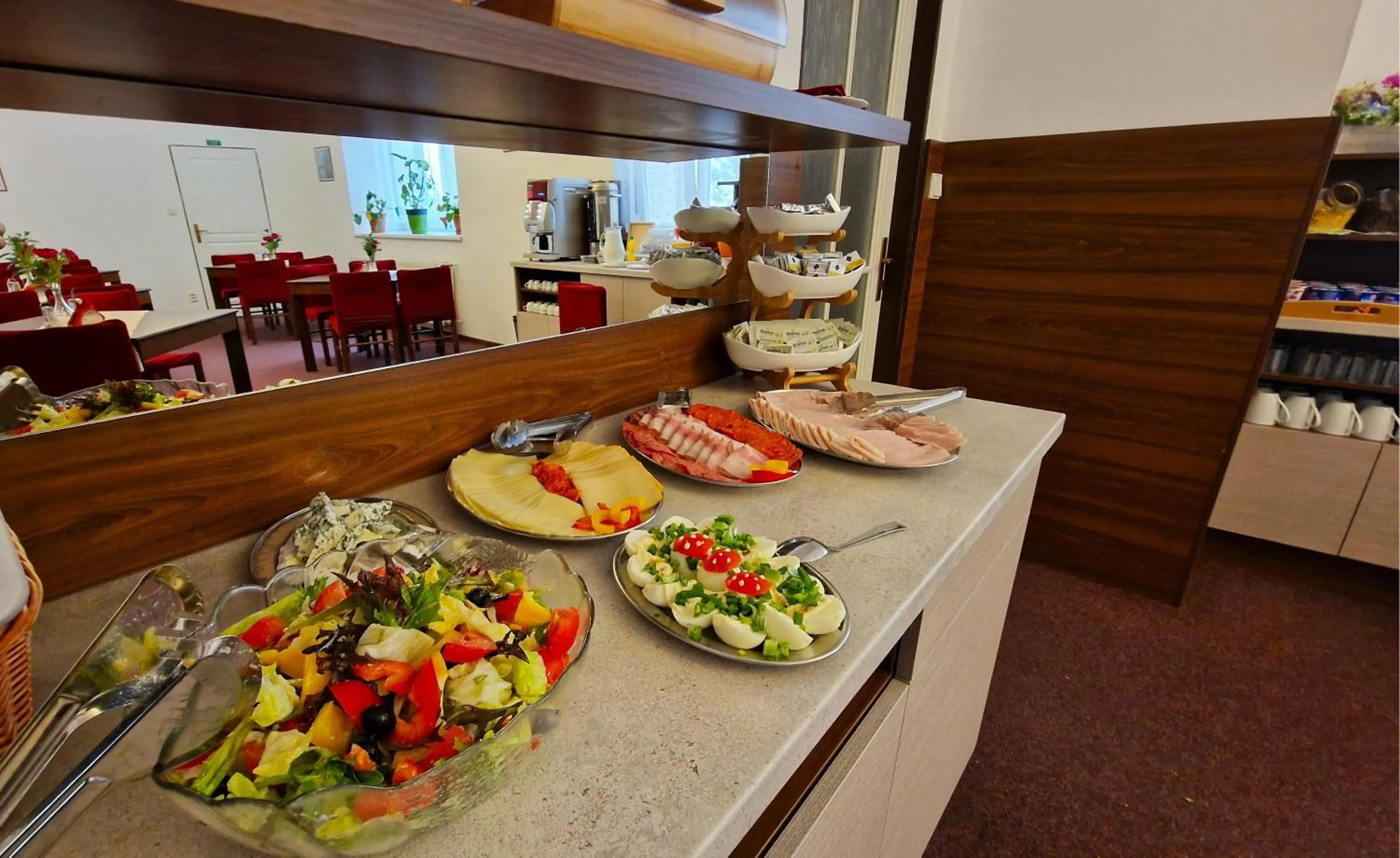 Buffet breakfast in Aaron