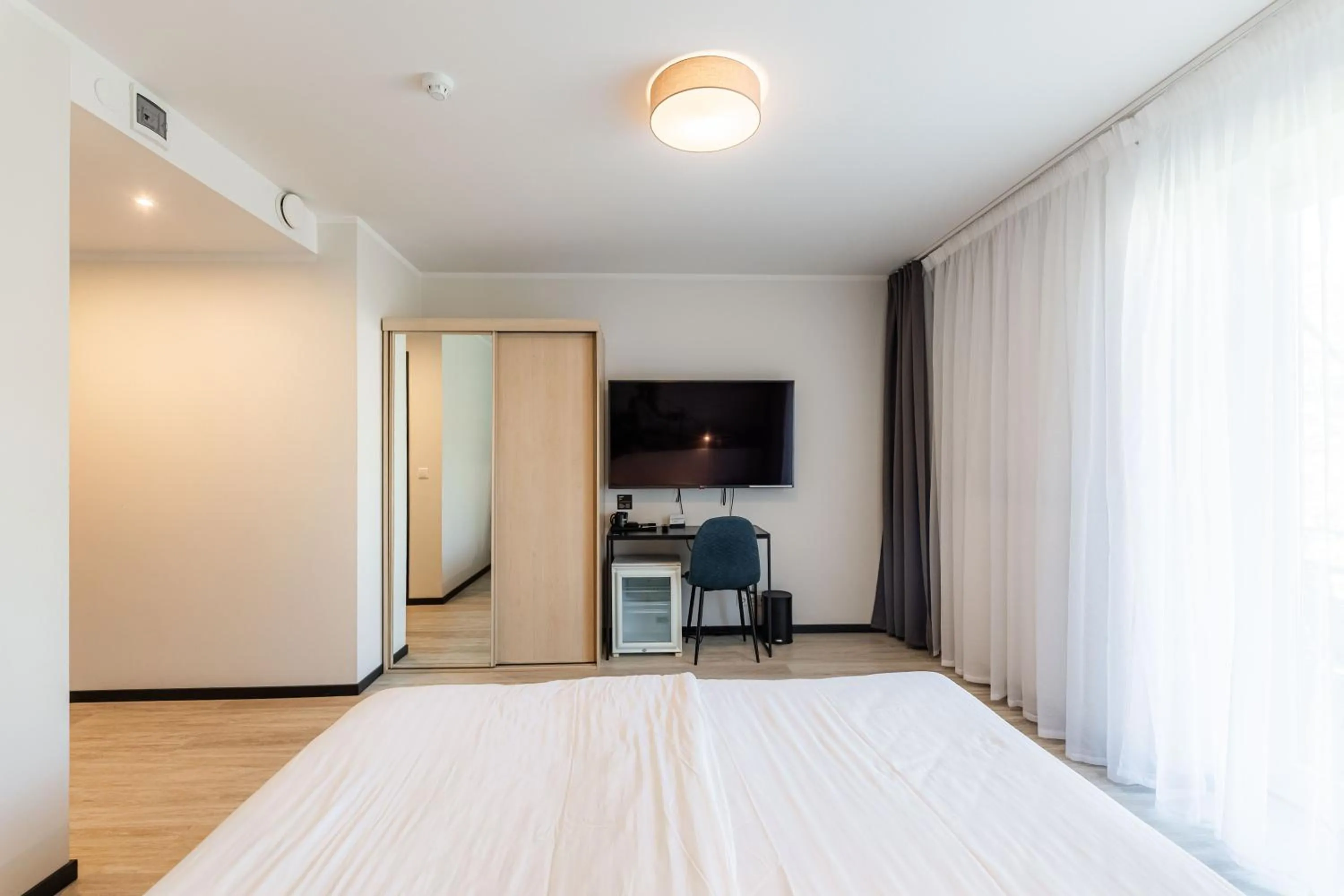 Communal lounge/ TV room, Bed in Hotel NOSPA