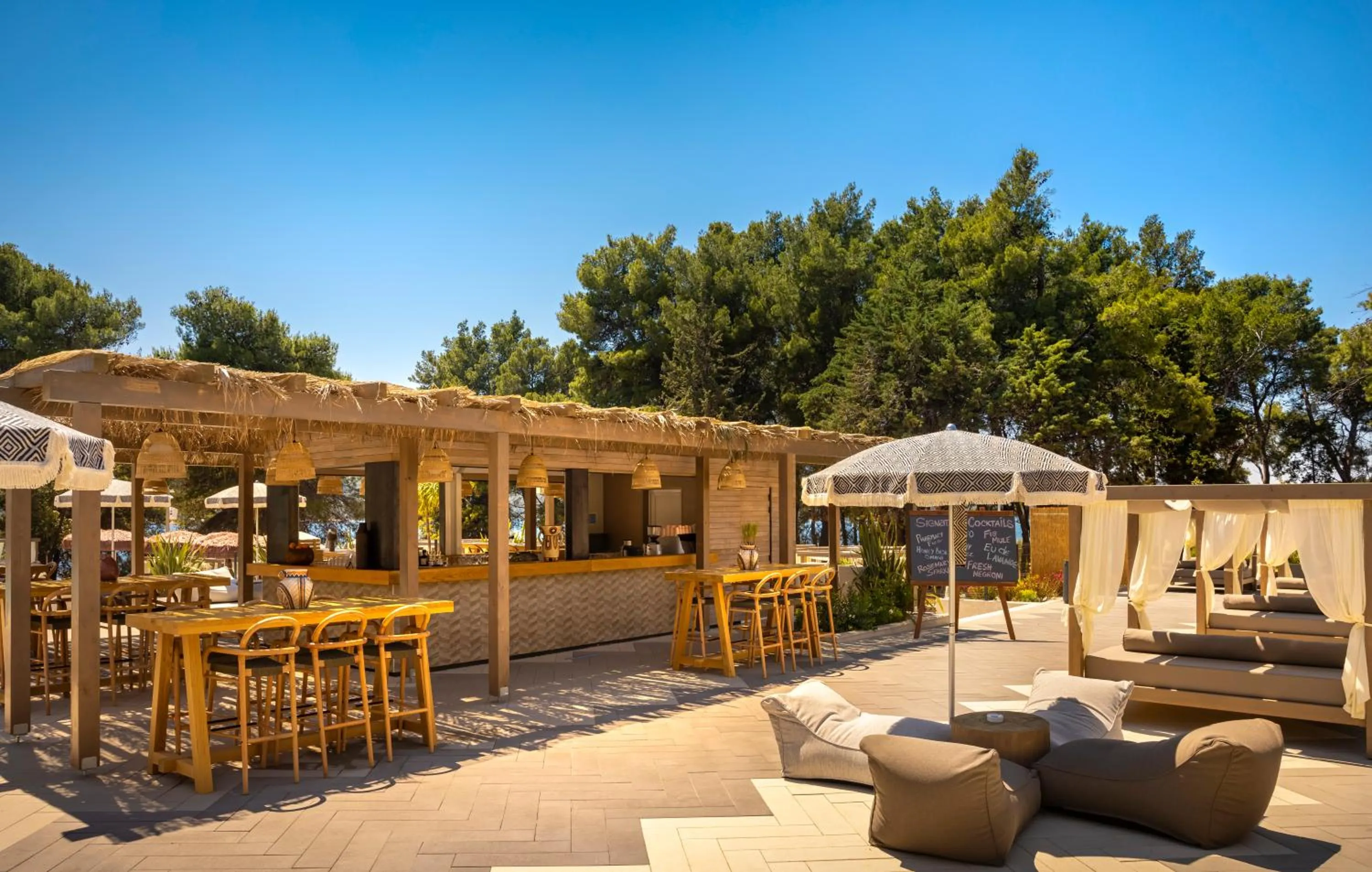 Lounge or bar in PLACES Hvar Hotel by Valamar