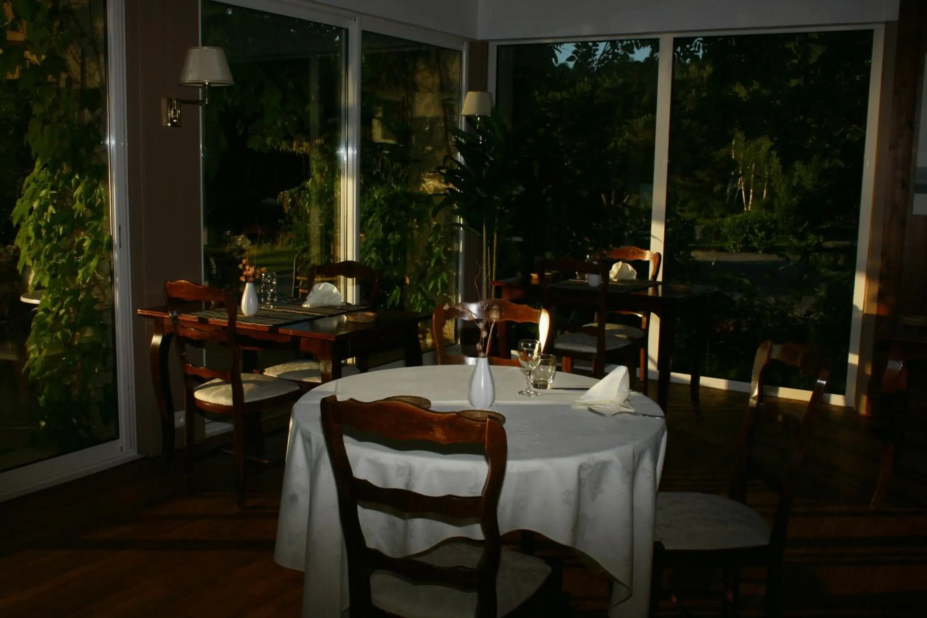 Restaurant/places to eat in Logis Hotel du Lac Restaurant/places to eat in Logis Hotel du Lac