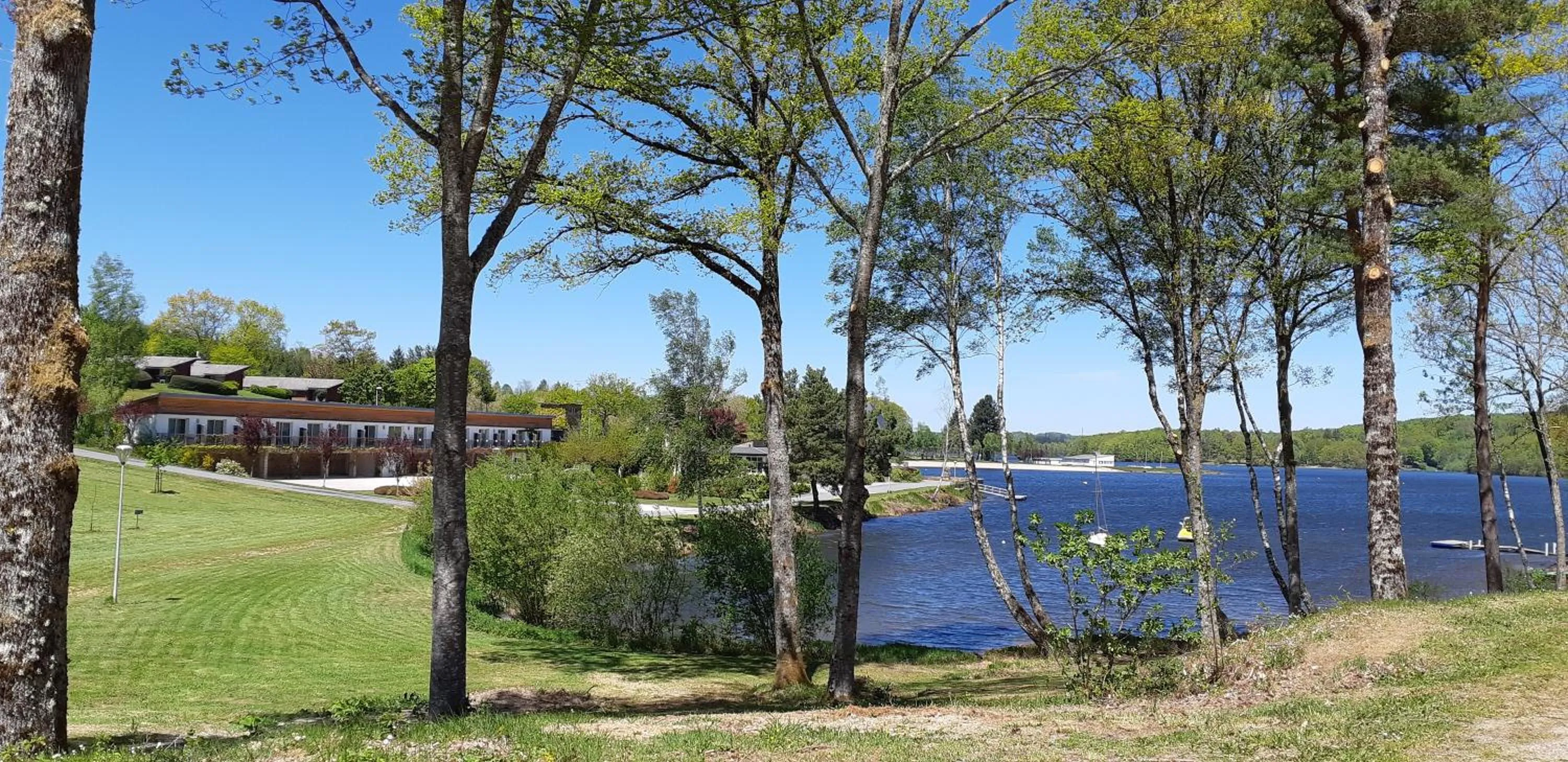 Restaurant/places to eat in Logis Hotel du Lac