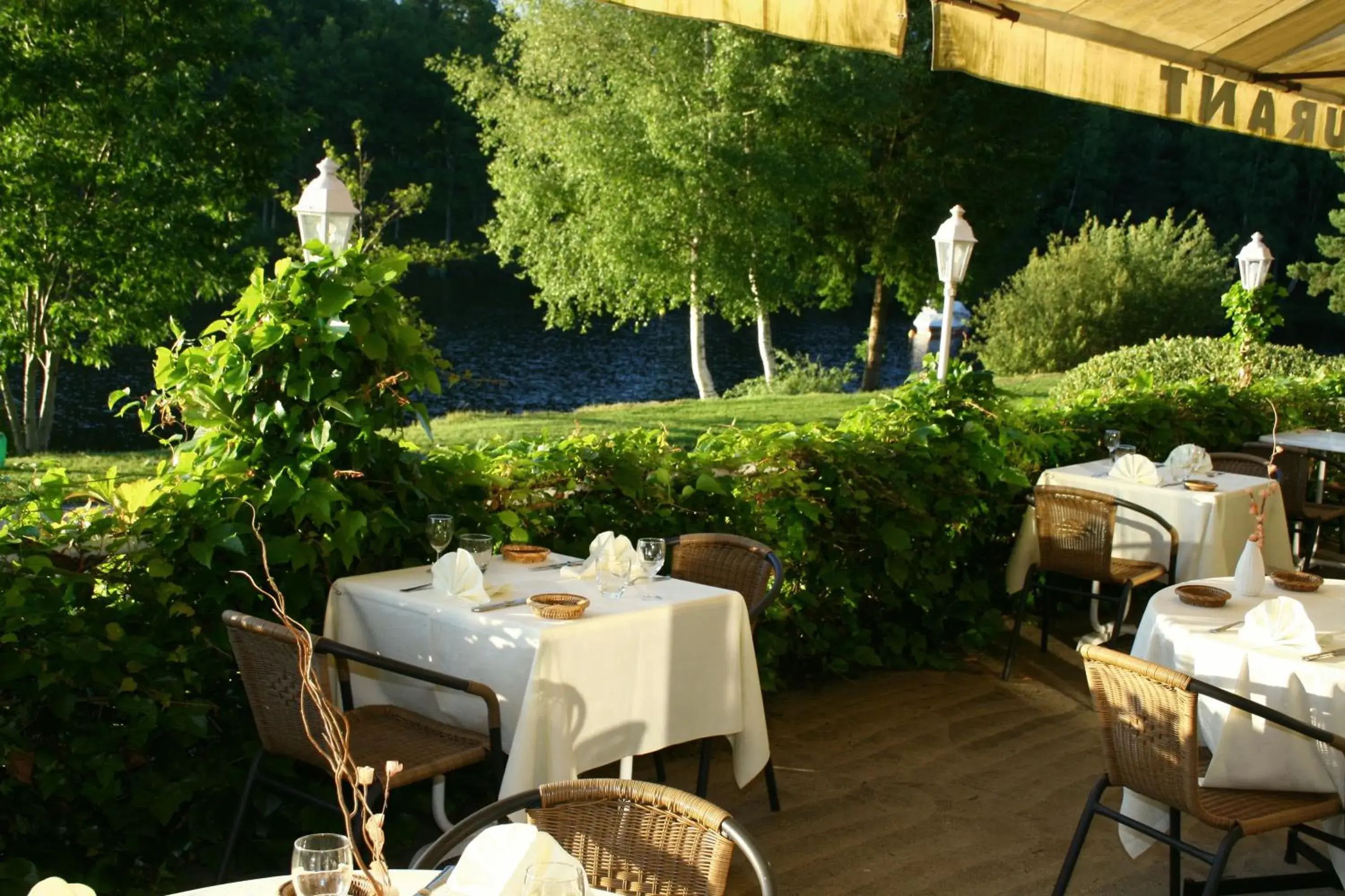 Restaurant/places to eat in Logis Hotel du Lac Restaurant/places to eat in Logis Hotel du Lac