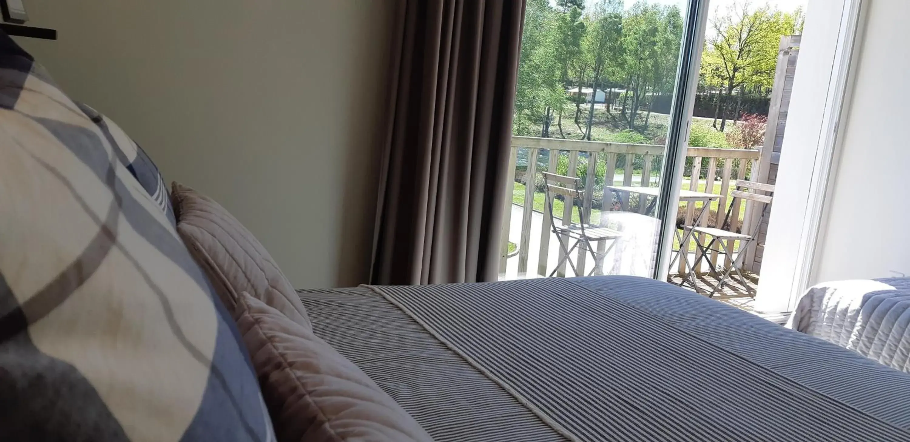 Bed in Logis Hotel du Lac Bed in Logis Hotel du Lac