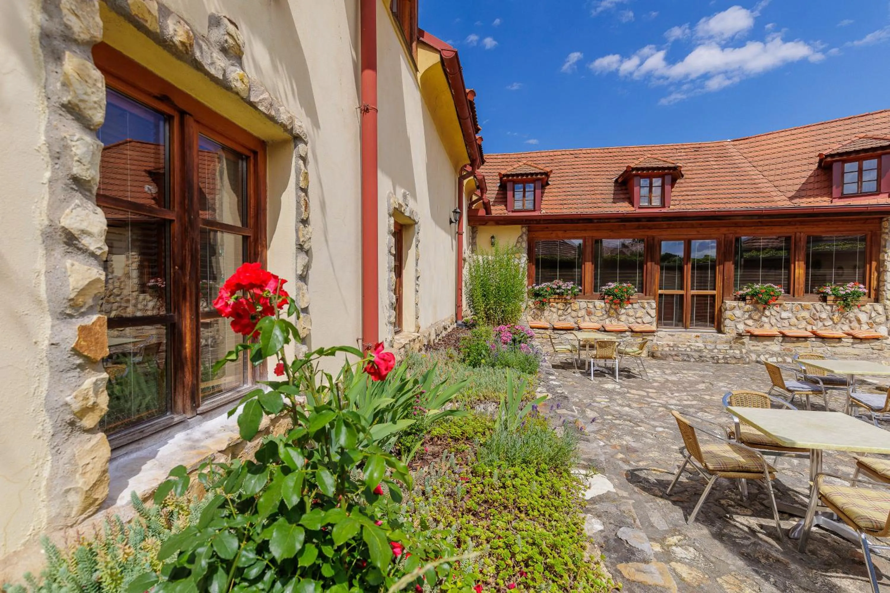 Patio in Hotel BELLA