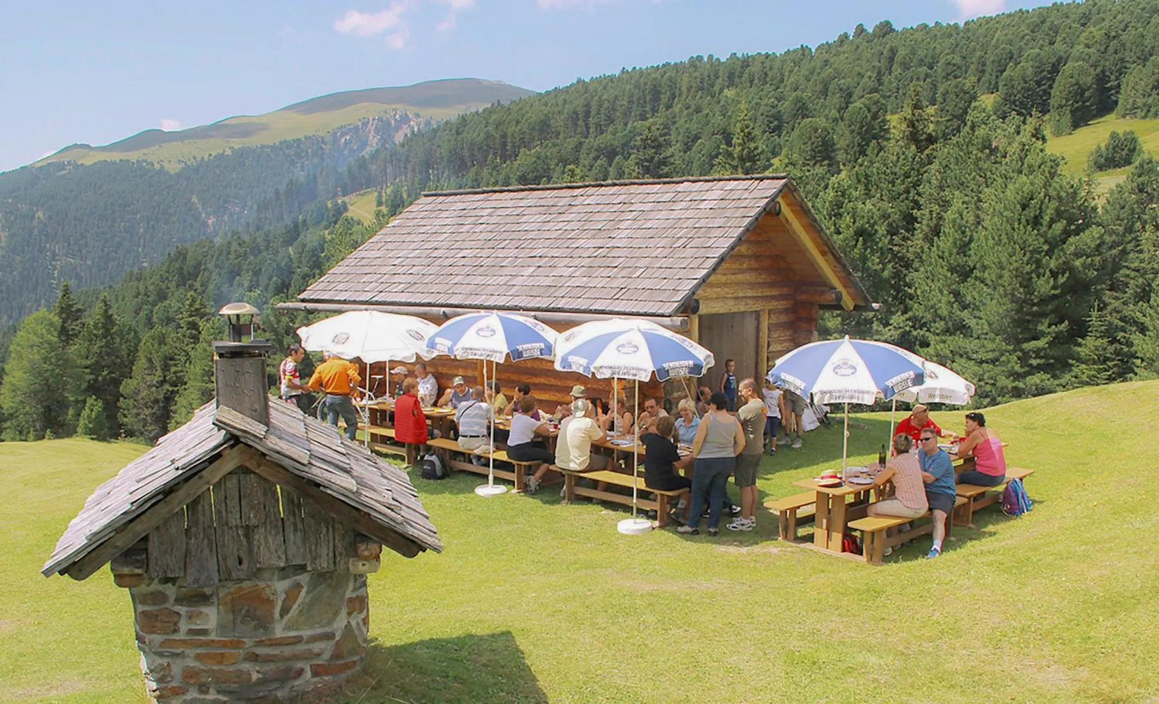 Restaurant/places to eat in Pension Maria