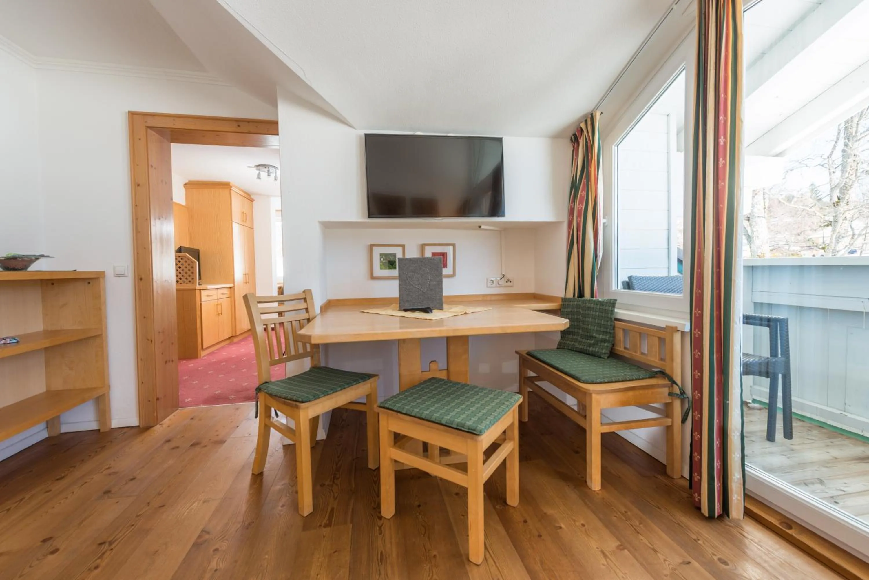 TV and multimedia in Landhaus & Ferienwohnungen Bergrast