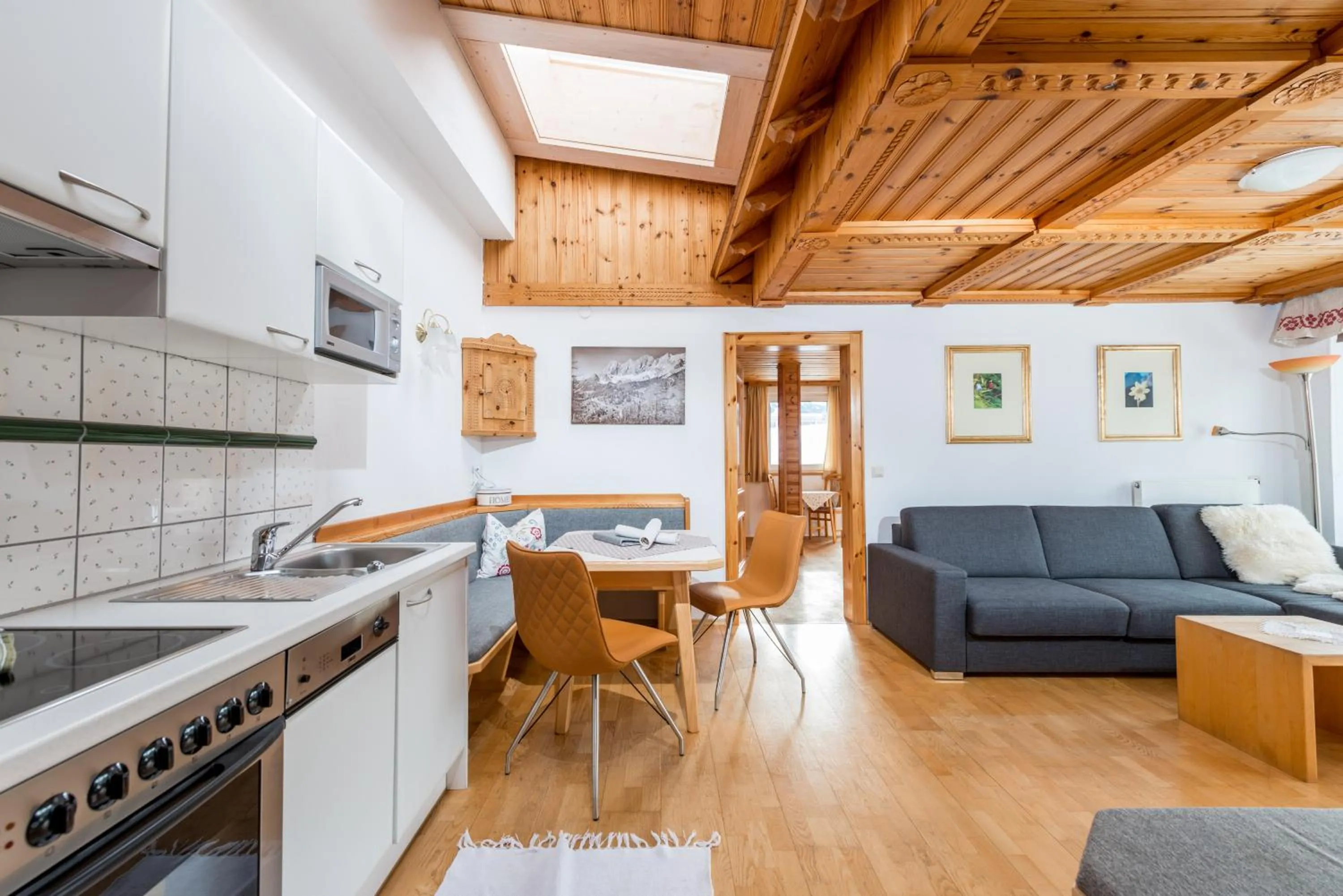 Kitchen or kitchenette in Landhaus & Ferienwohnungen Bergrast