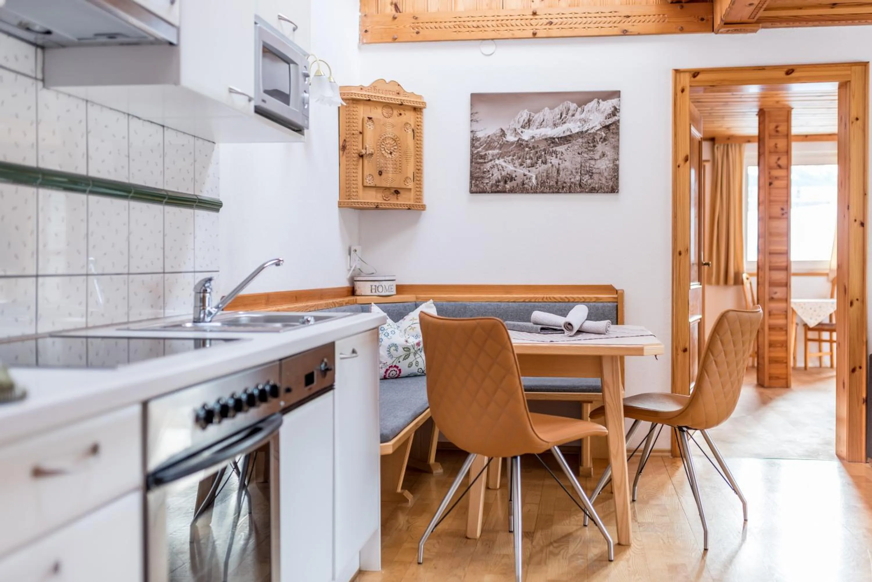 Kitchen or kitchenette in Landhaus & Ferienwohnungen Bergrast