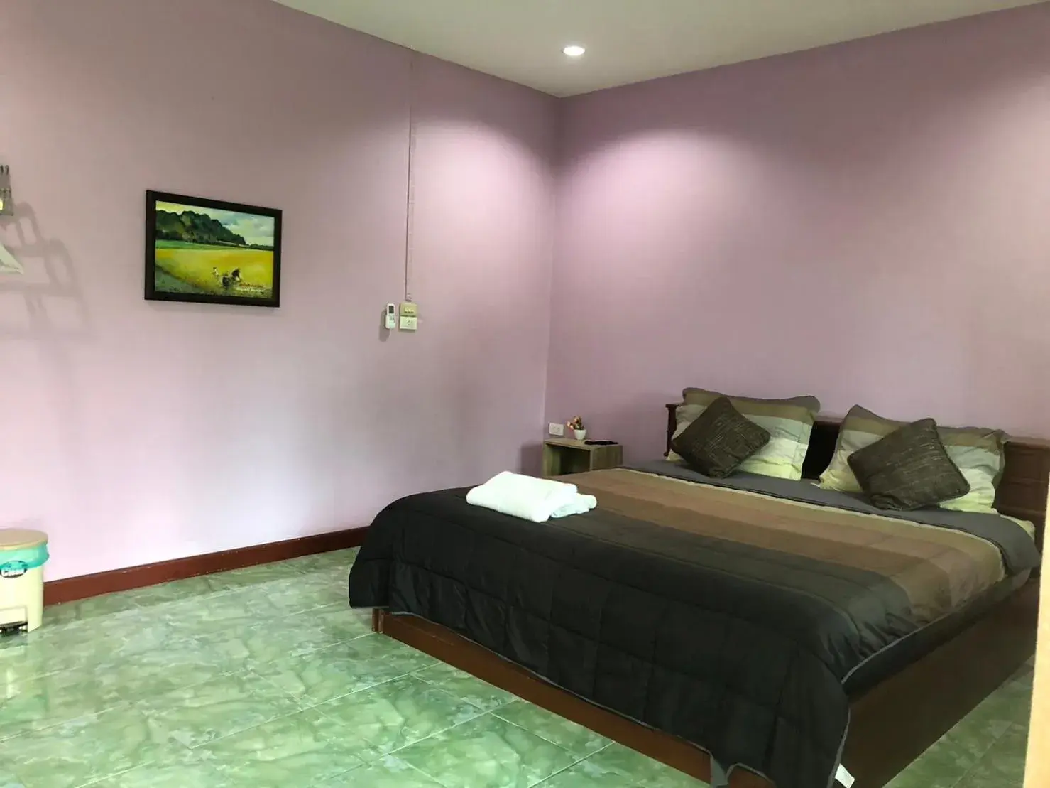 Standard Queen Room in Green Happy Homestay Standard Queen Room in Green Happy Homestay