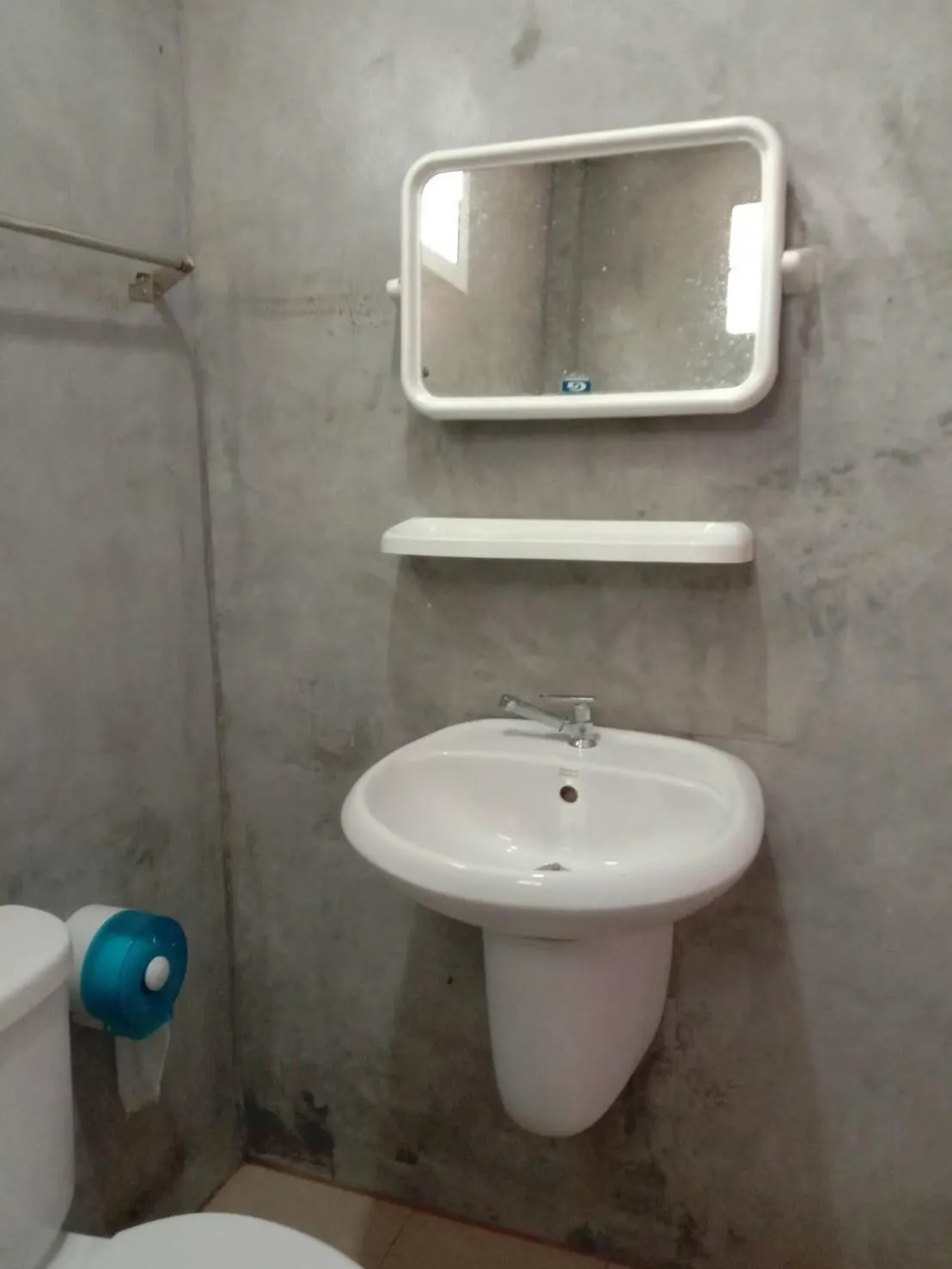 Shower in Green Happy Homestay