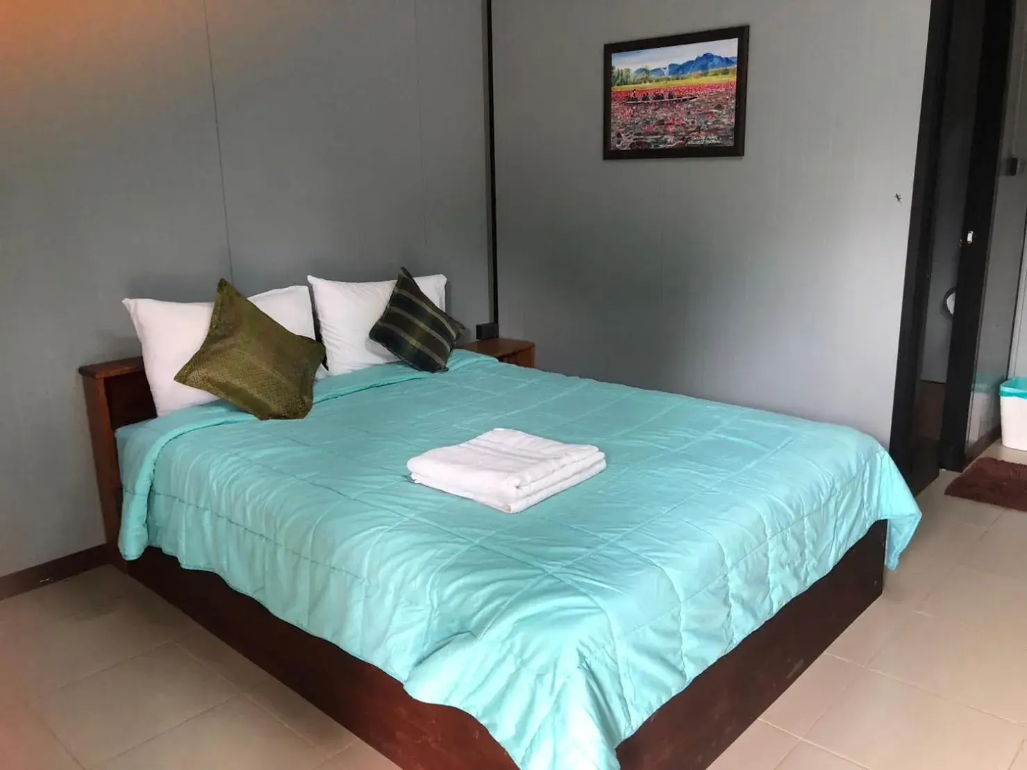 Queen Room with Garden View in Green Happy Homestay Queen Room with Garden View in Green Happy Homestay