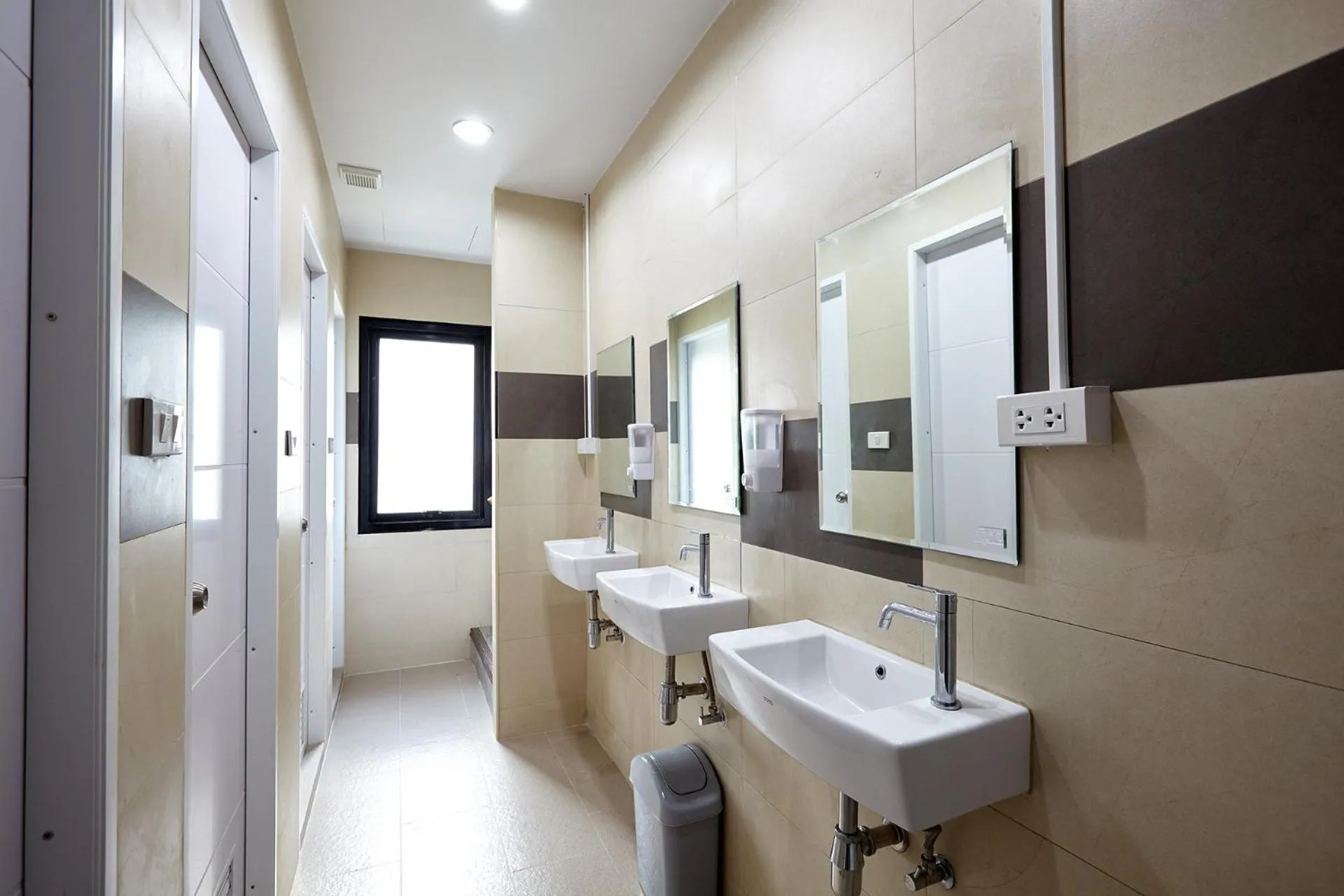 Bathroom in Le Bonheur Poshtel