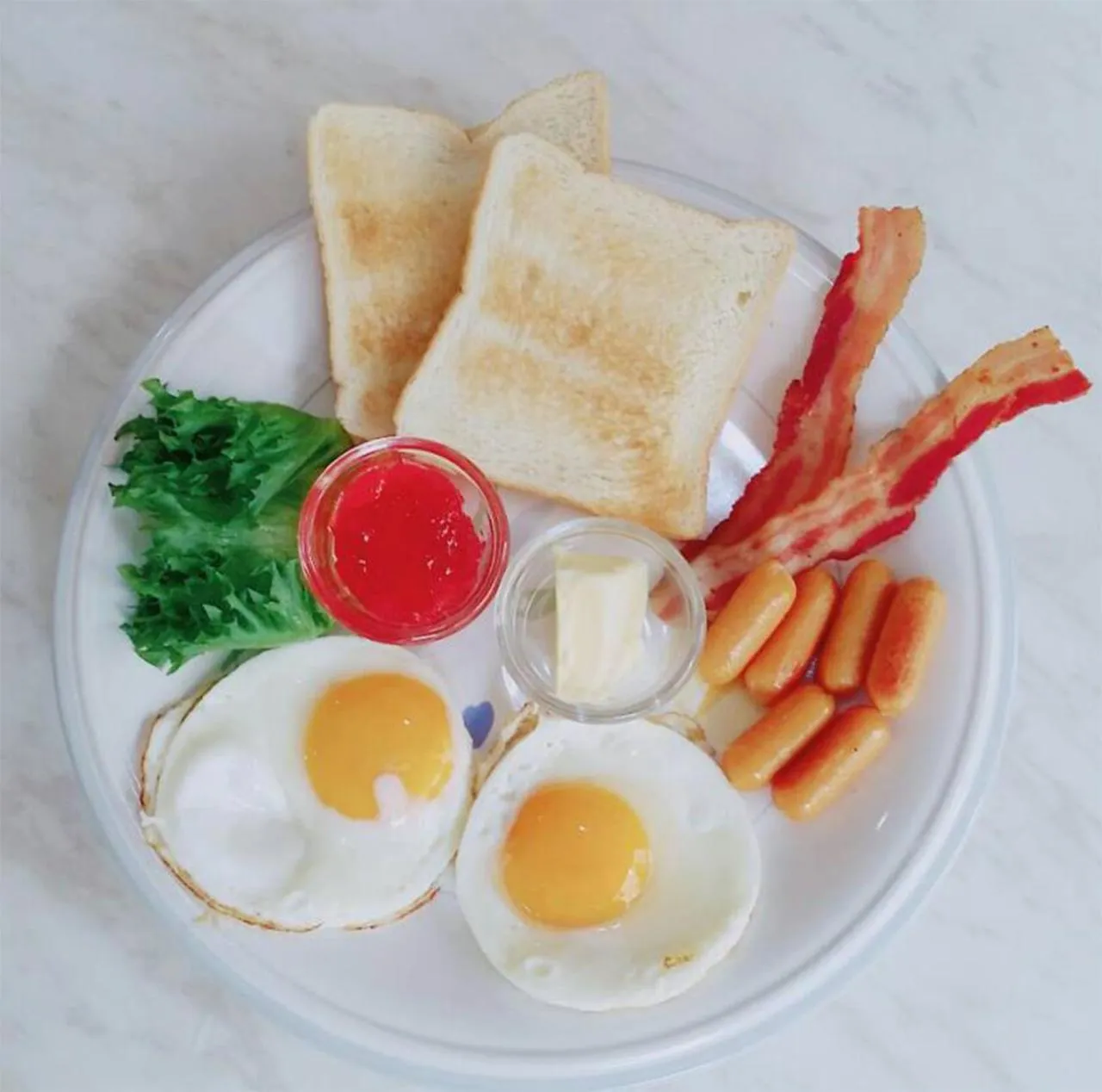American breakfast in Le Bonheur Poshtel