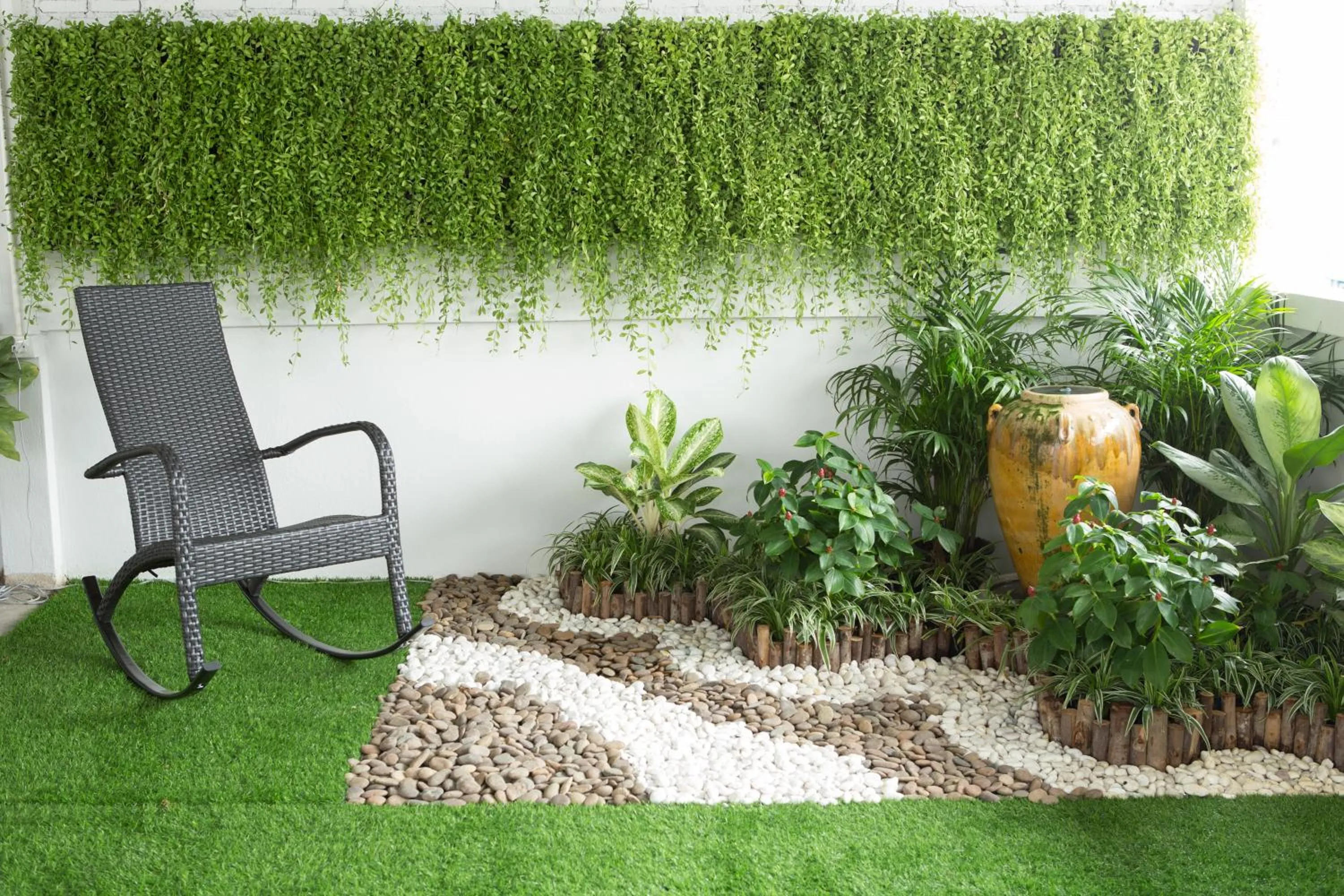 Patio in Le Bonheur Poshtel