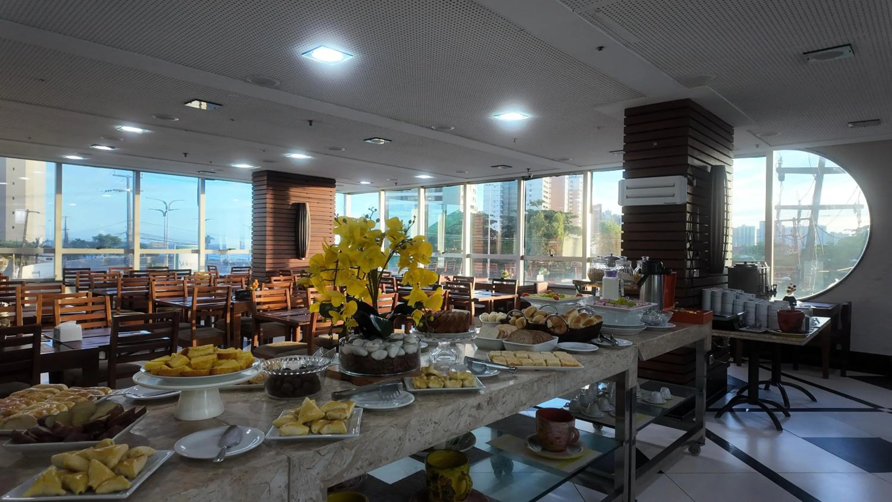 Restaurant/places to eat in Veleiros Mar Hotel