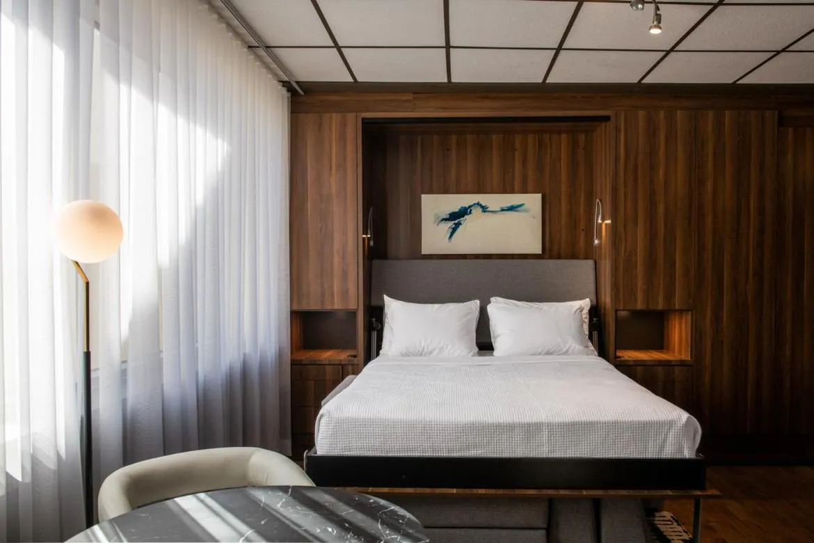 Bed in Hotel Chicoutimi, affilié à Hyvi