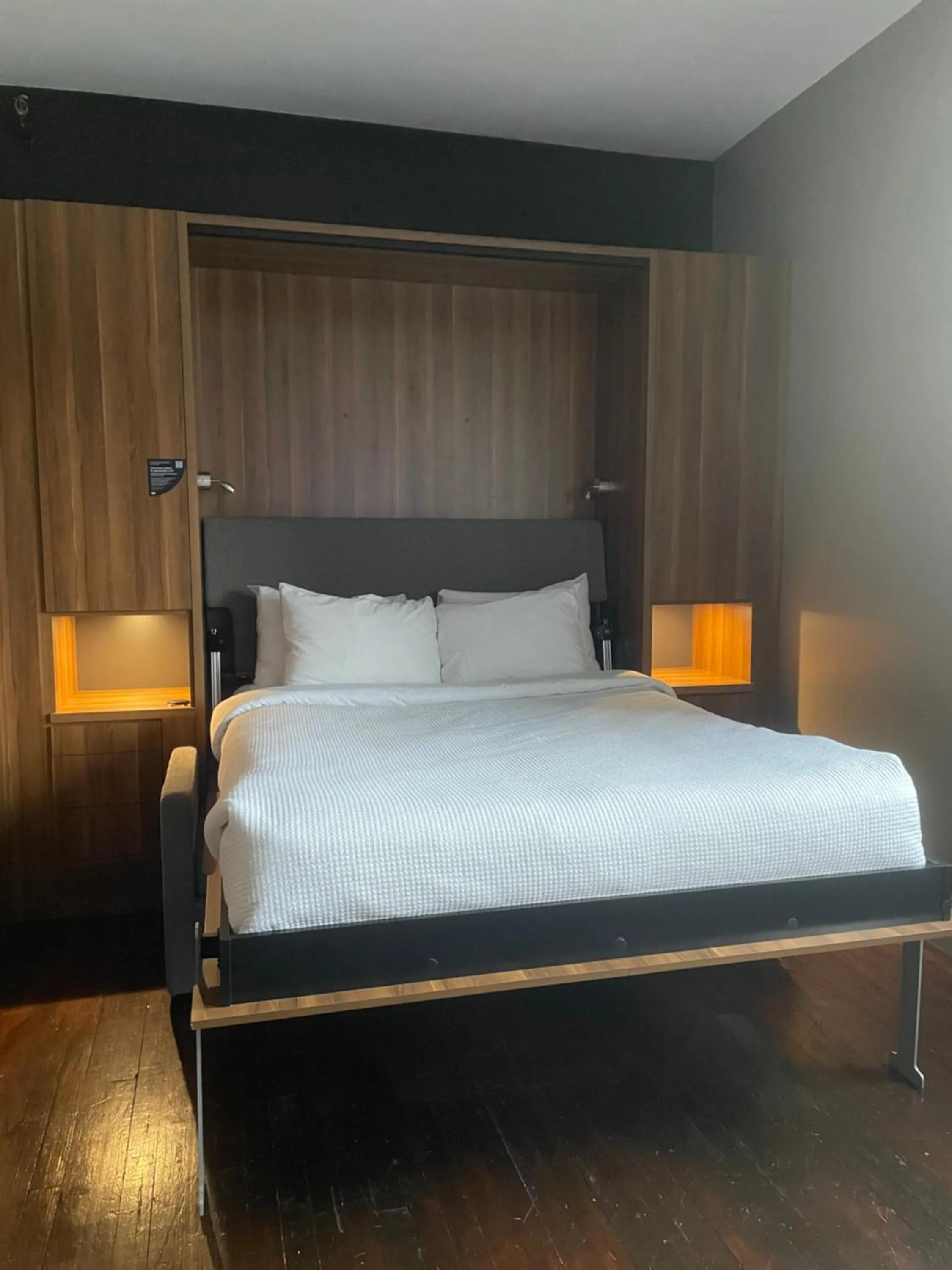 Bed in Hotel Chicoutimi, affilié à Hyvi