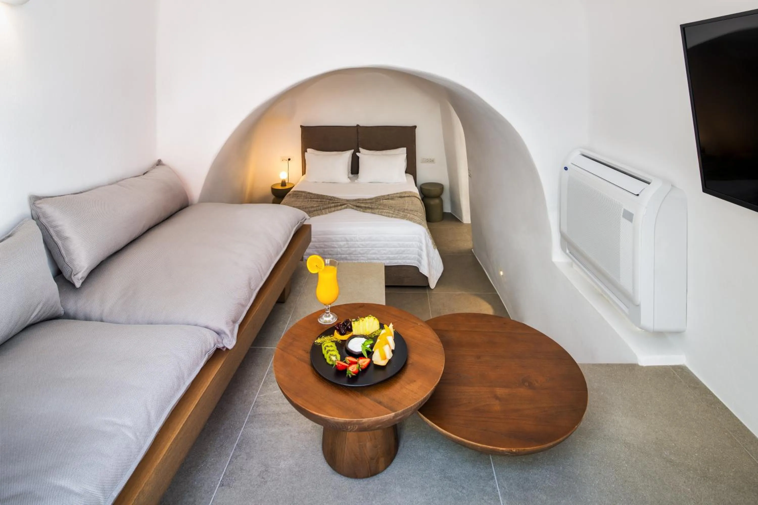 Seating area, Bed in Ira Hotel & Spa - Adults Only