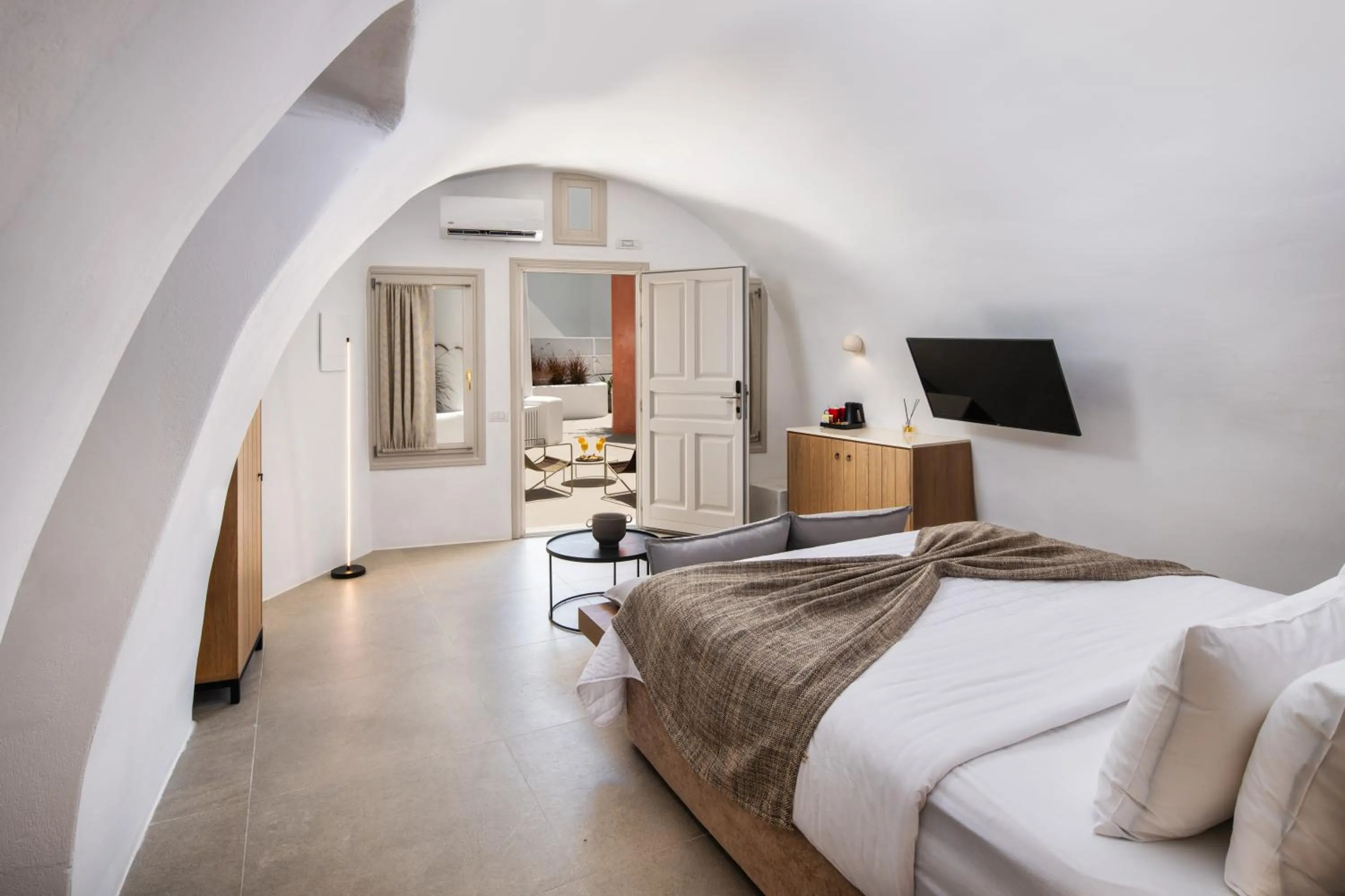 Photo of the whole room, Bed in Ira Hotel & Spa - Adults Only